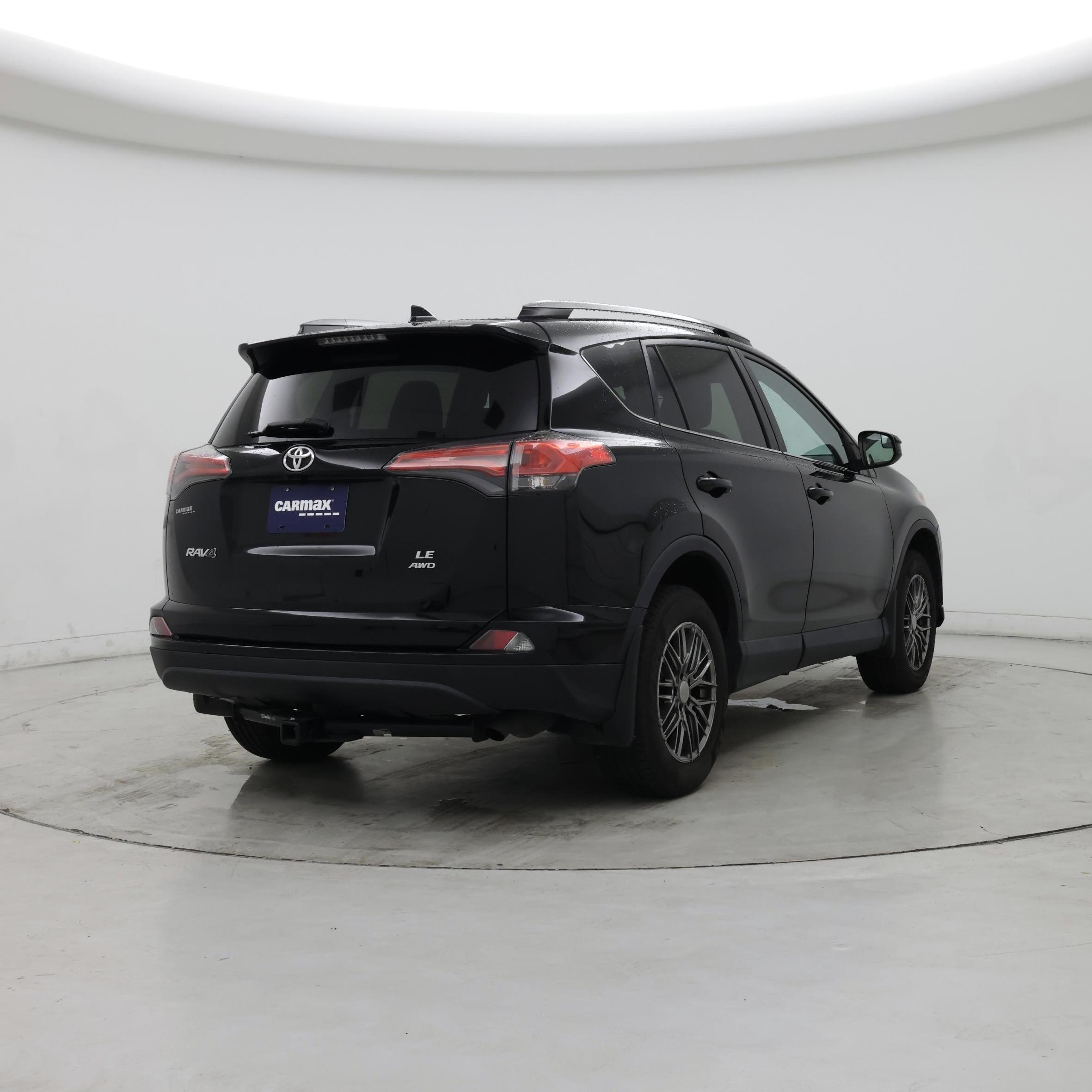 Thumbnail: 2017 Toyota RAV4 - 8
