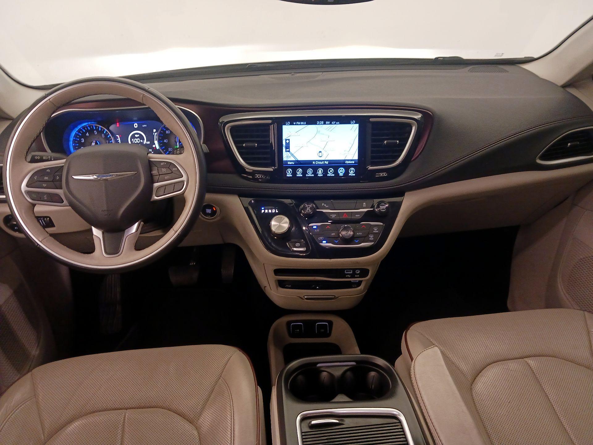 Thumbnail: 2017 Chrysler Pacifica - 9