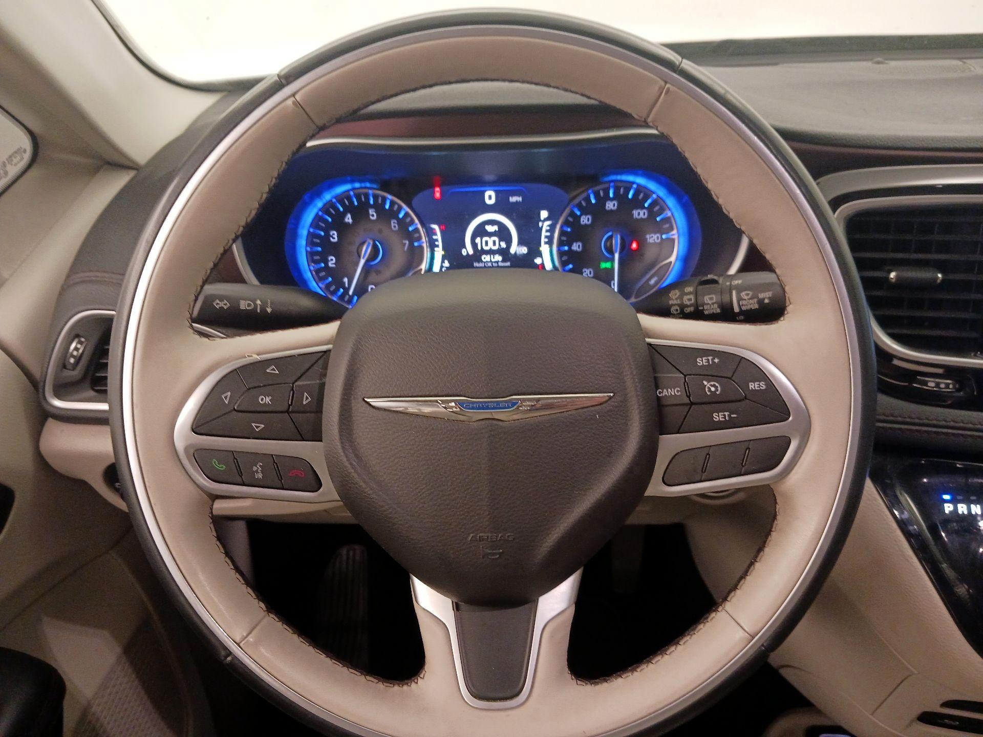 Thumbnail: 2017 Chrysler Pacifica - 10