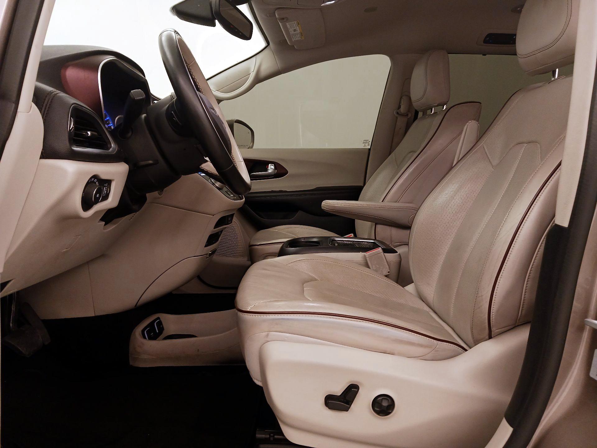 Thumbnail: 2017 Chrysler Pacifica - 11