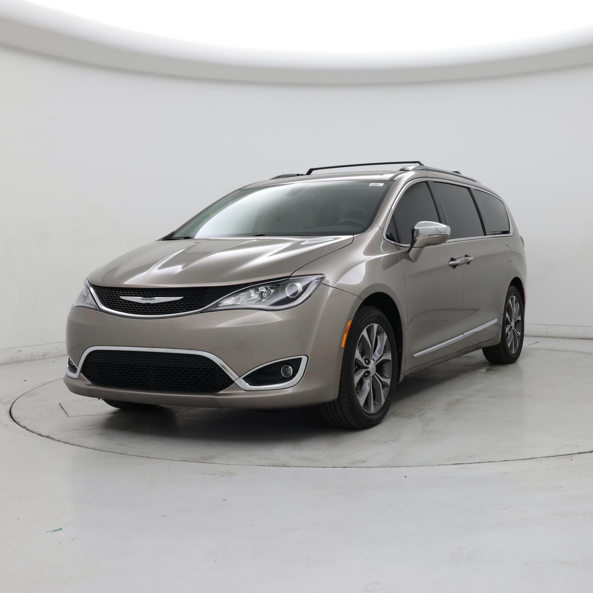 Thumbnail: 2017 Chrysler Pacifica - 4