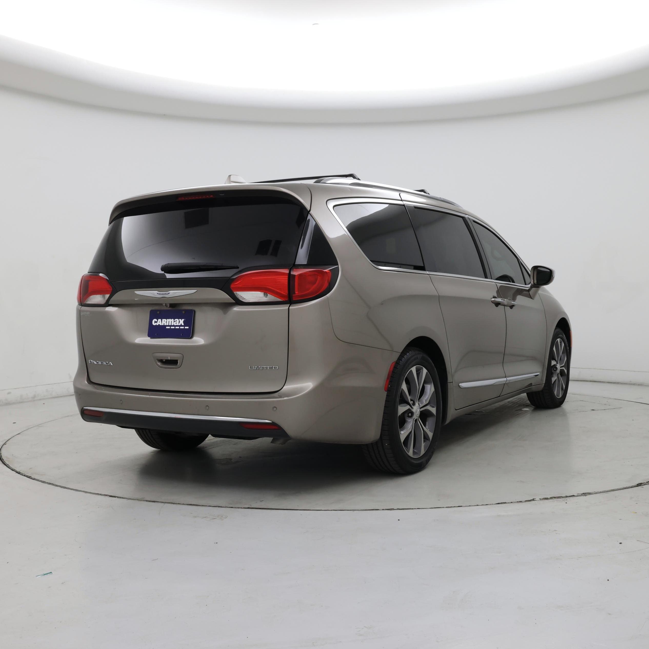 Thumbnail: 2017 Chrysler Pacifica - 8