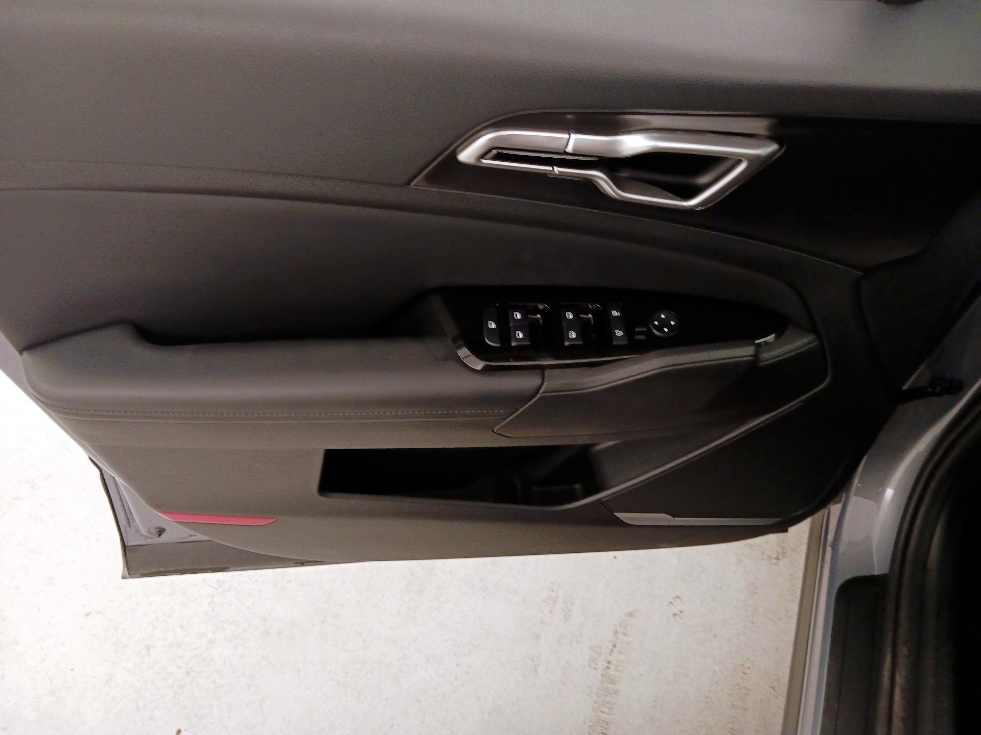 Thumbnail: 2023 Kia Sportage - 12