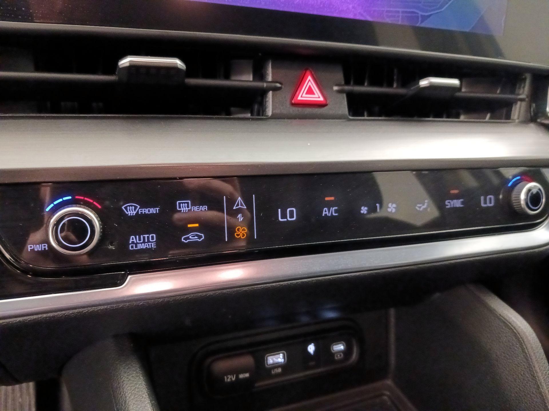 Thumbnail: 2023 Kia Sportage - 17