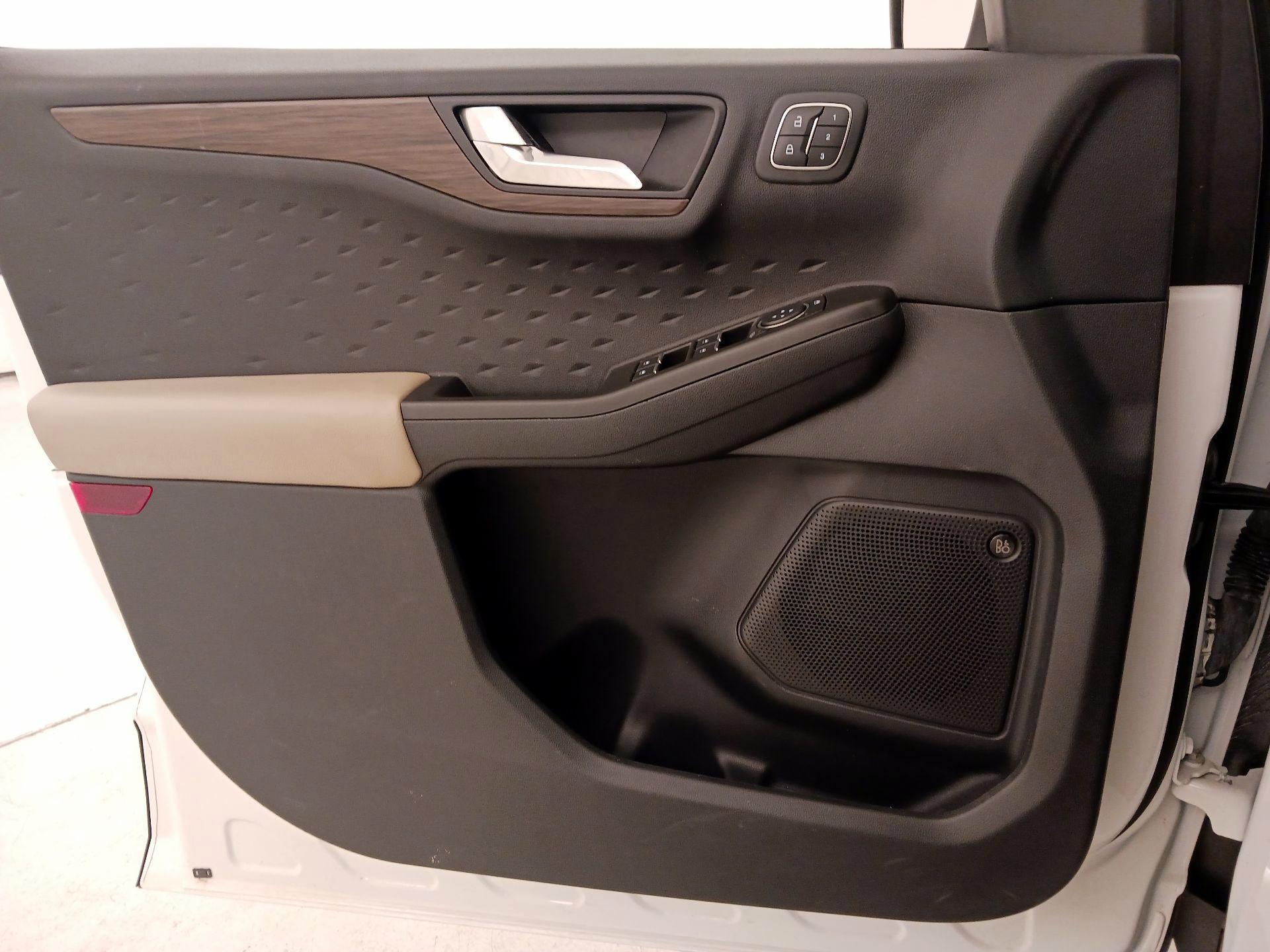 Thumbnail: 2020 Ford Escape - 12