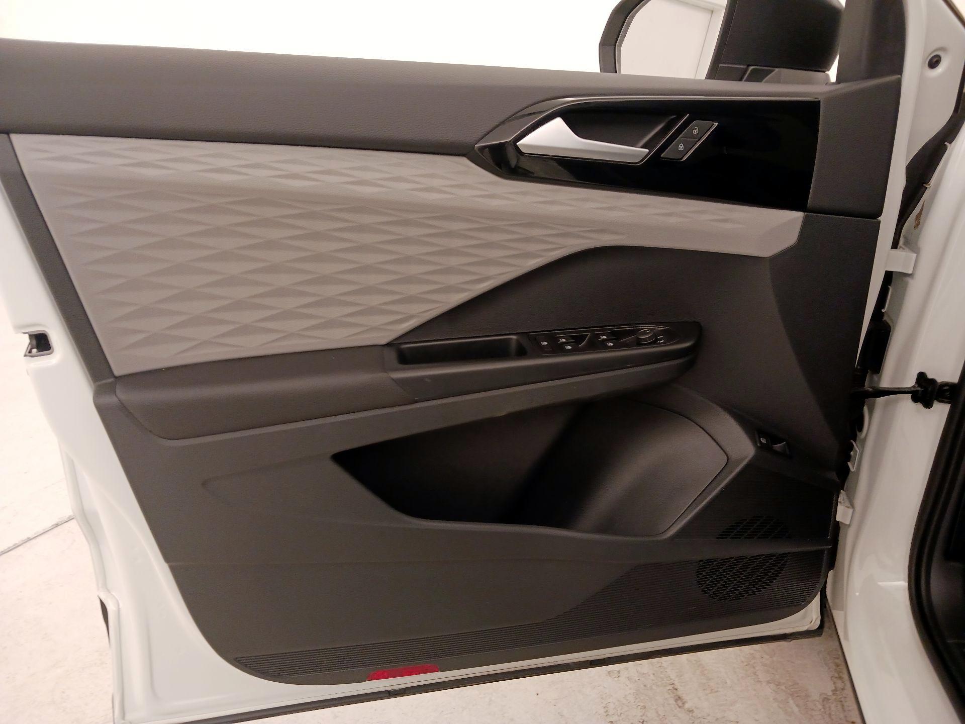 Thumbnail: 2023 Volkswagen Taos - 12