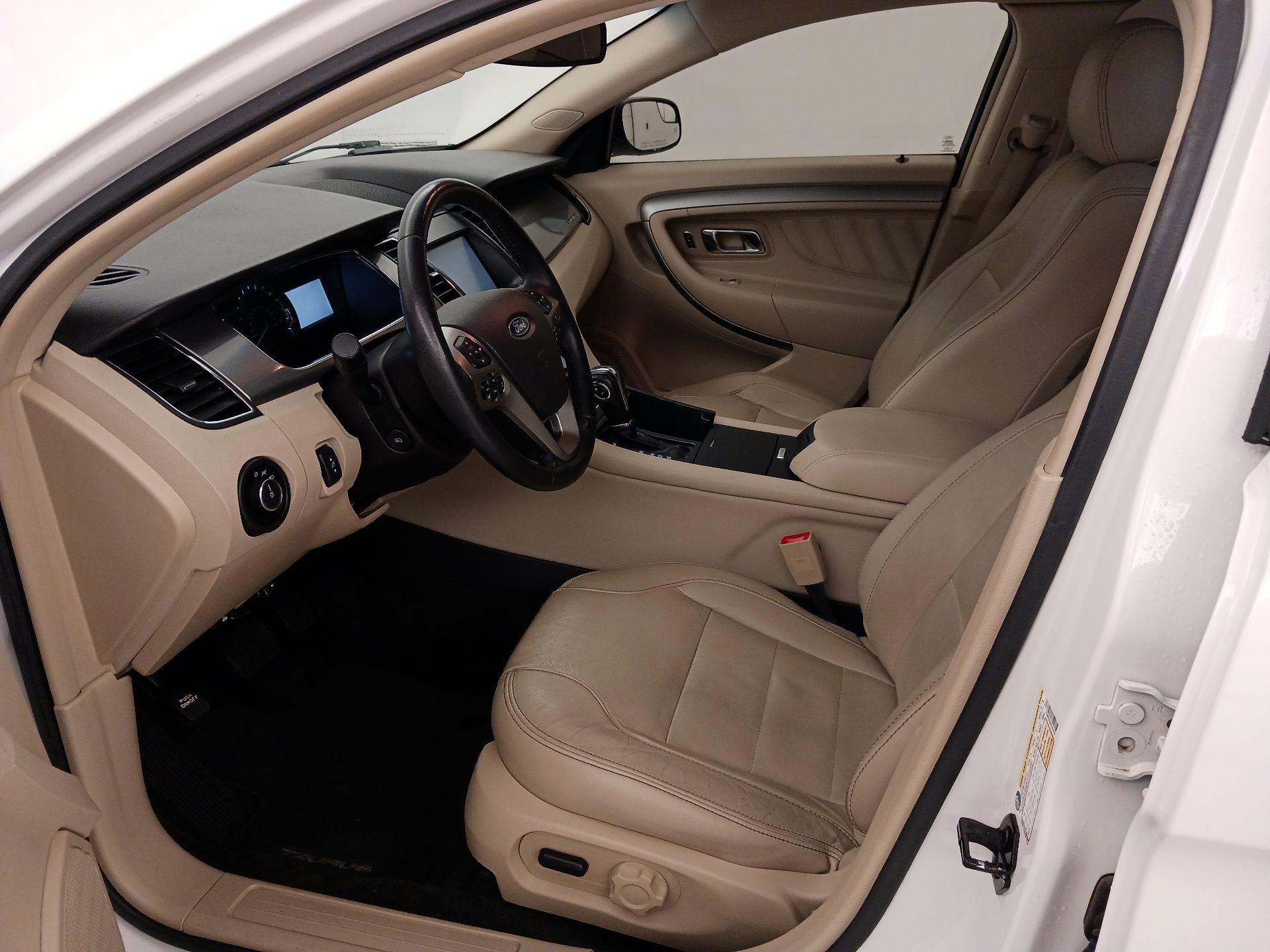 Thumbnail: 2015 Ford Taurus - 11