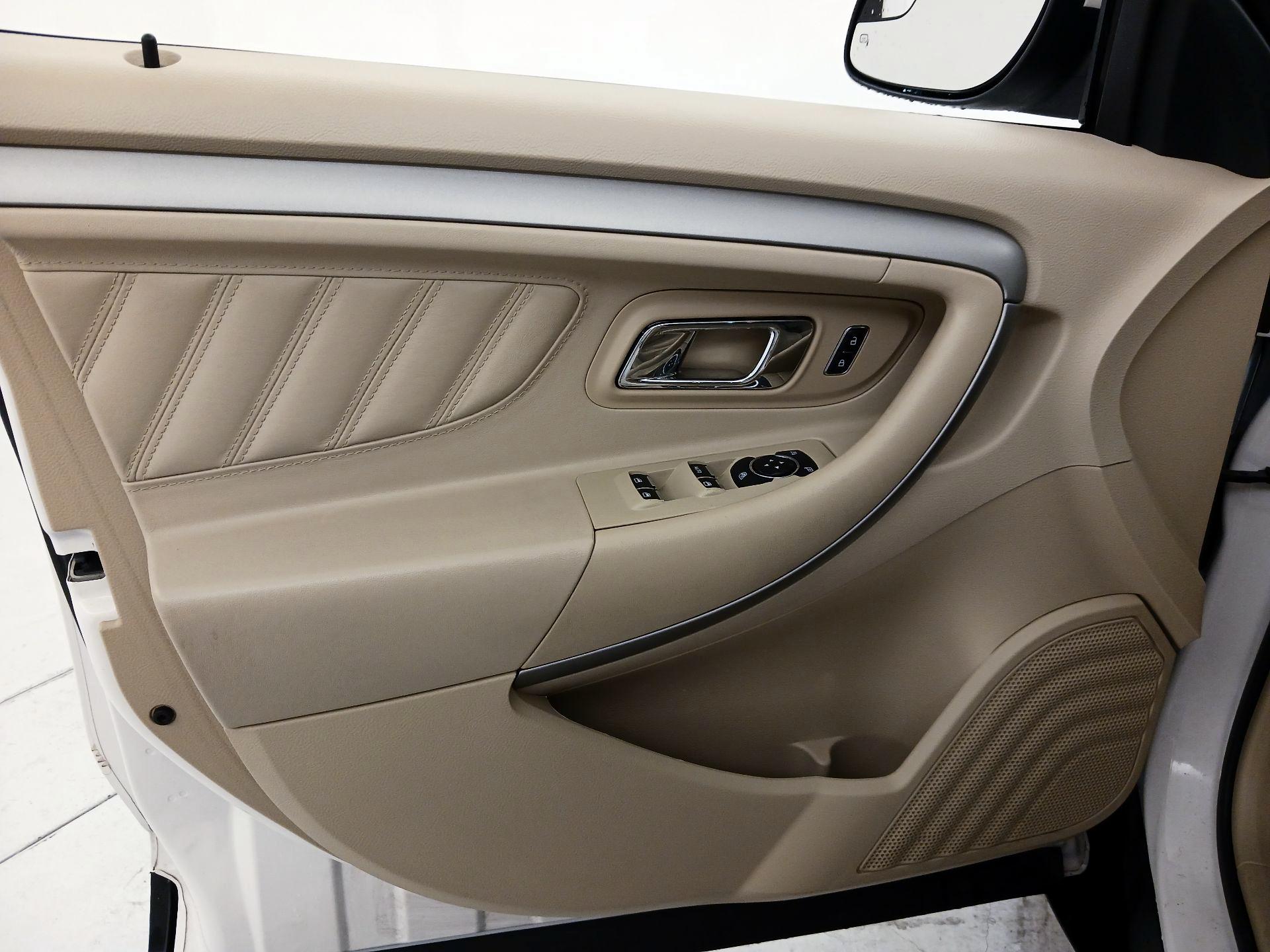 Thumbnail: 2015 Ford Taurus - 12