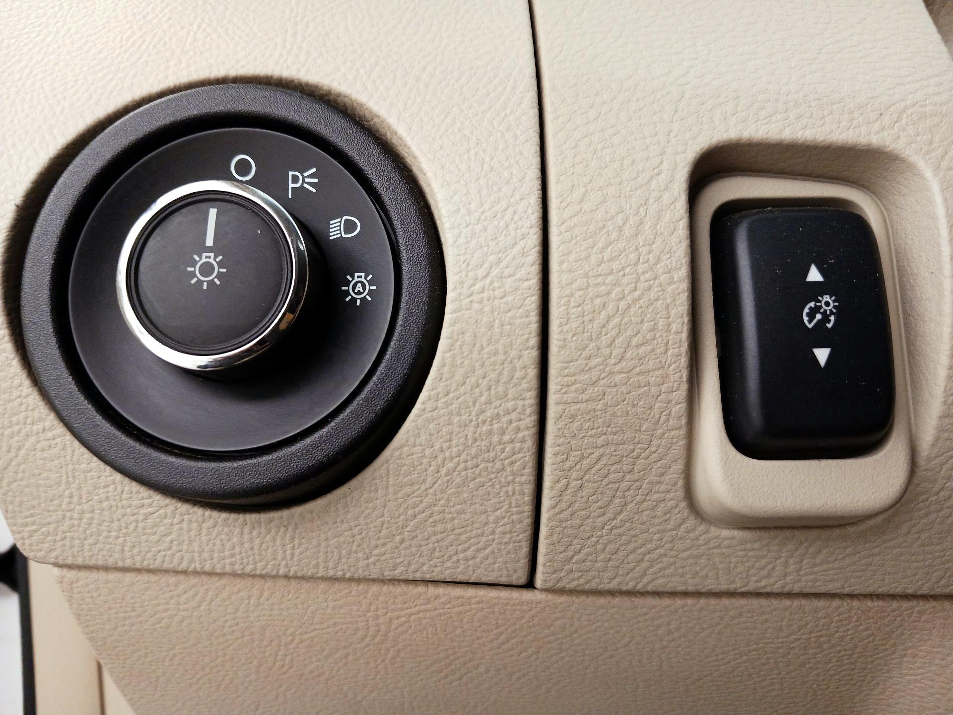 Thumbnail: 2015 Ford Taurus - 13