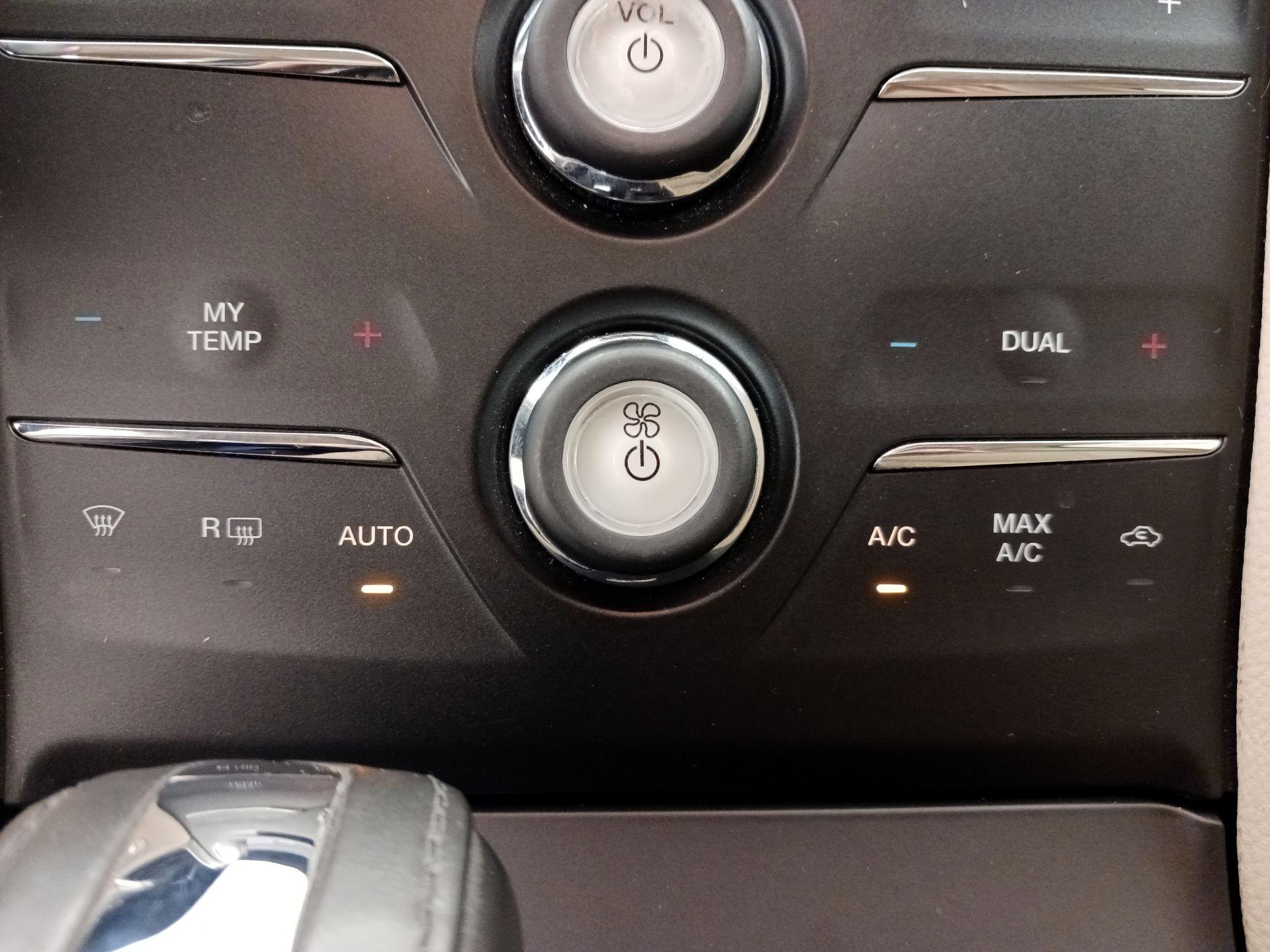 Thumbnail: 2015 Ford Taurus - 17