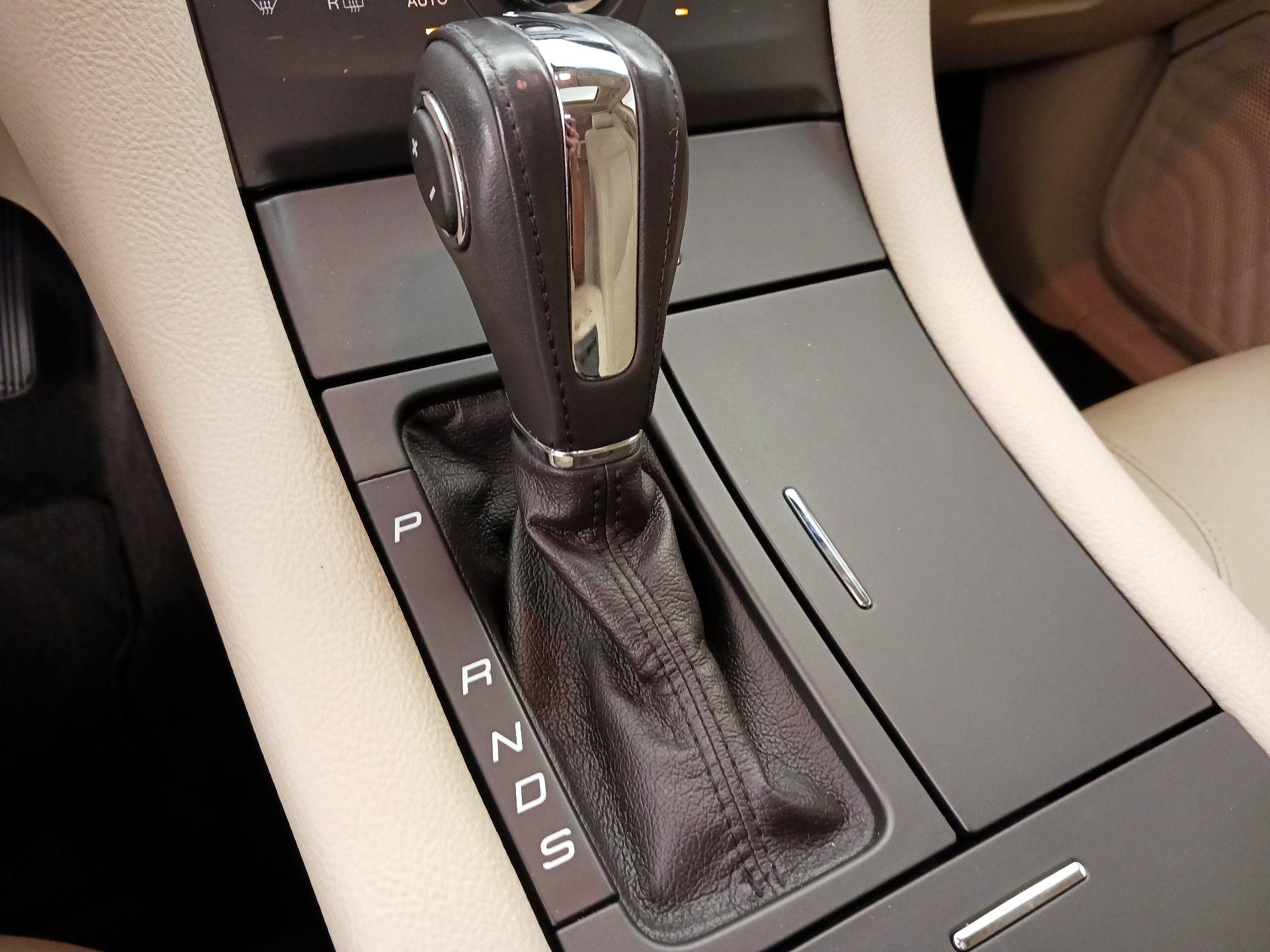 Thumbnail: 2015 Ford Taurus - 18