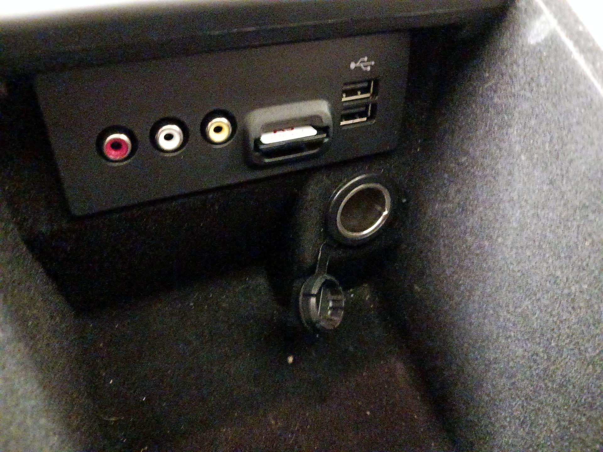 Thumbnail: 2015 Ford Taurus - 19