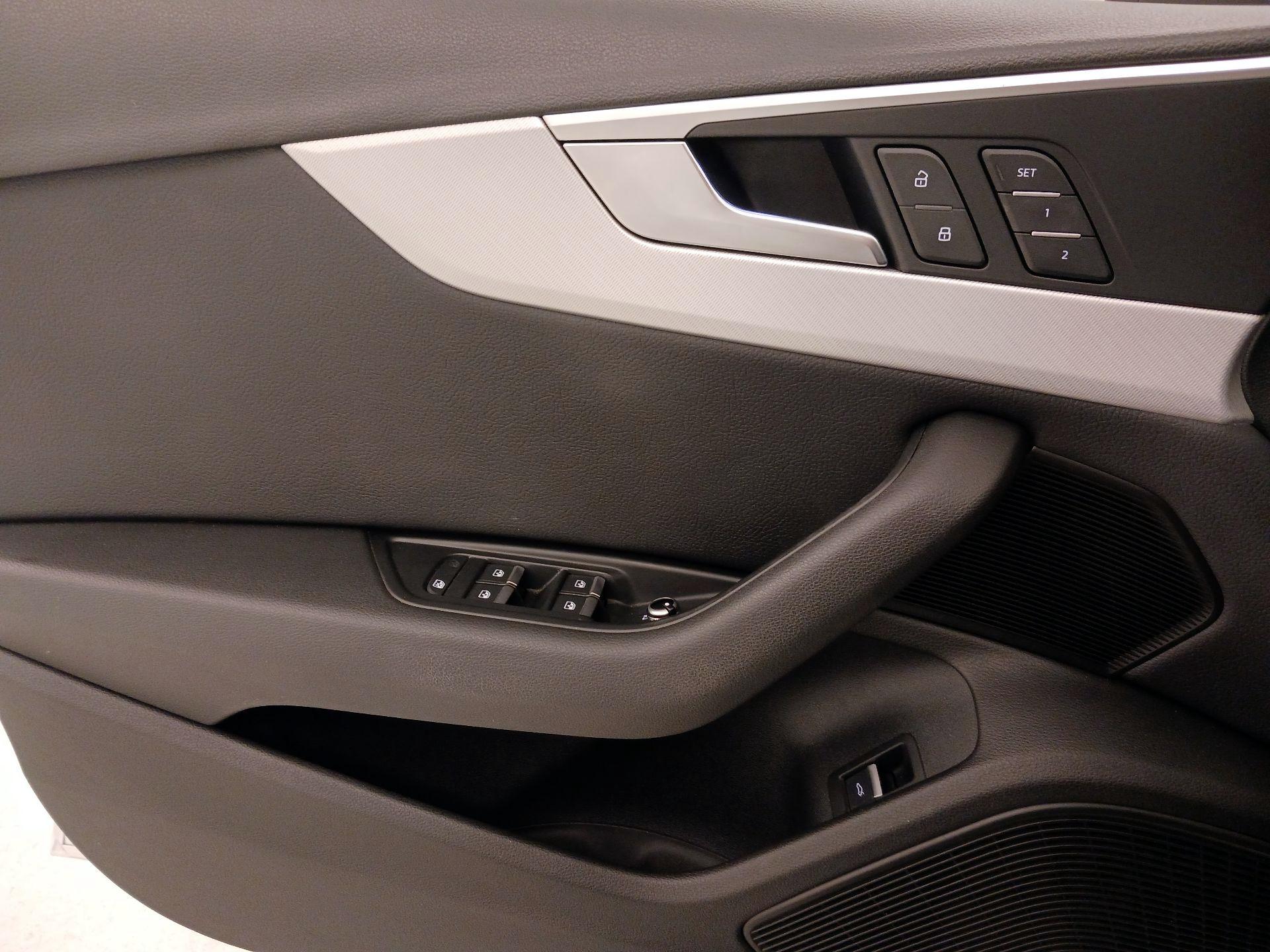 Thumbnail: 2017 Audi A4 - 12