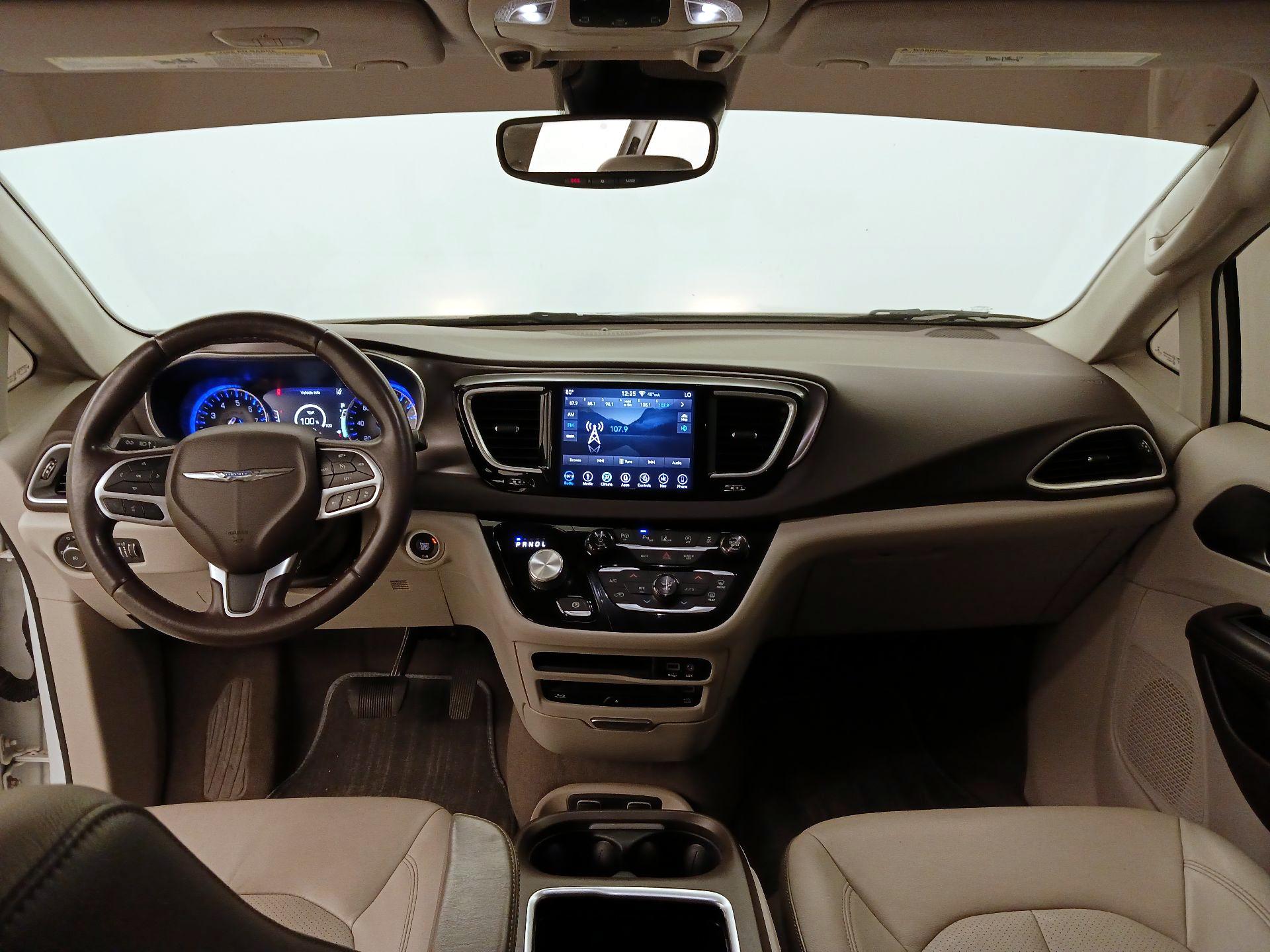 Thumbnail: 2018 Chrysler Pacifica - 9