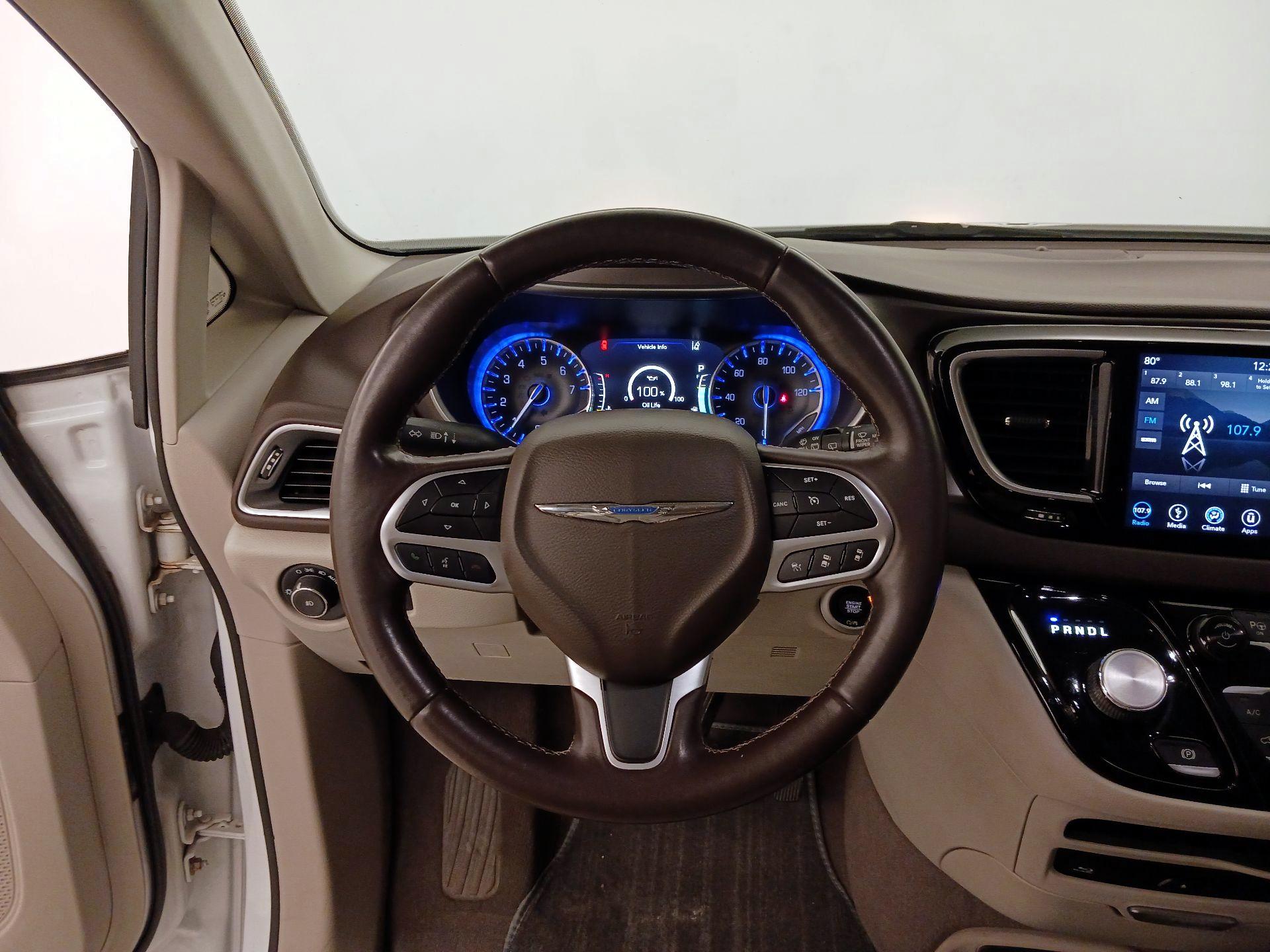 Thumbnail: 2018 Chrysler Pacifica - 10