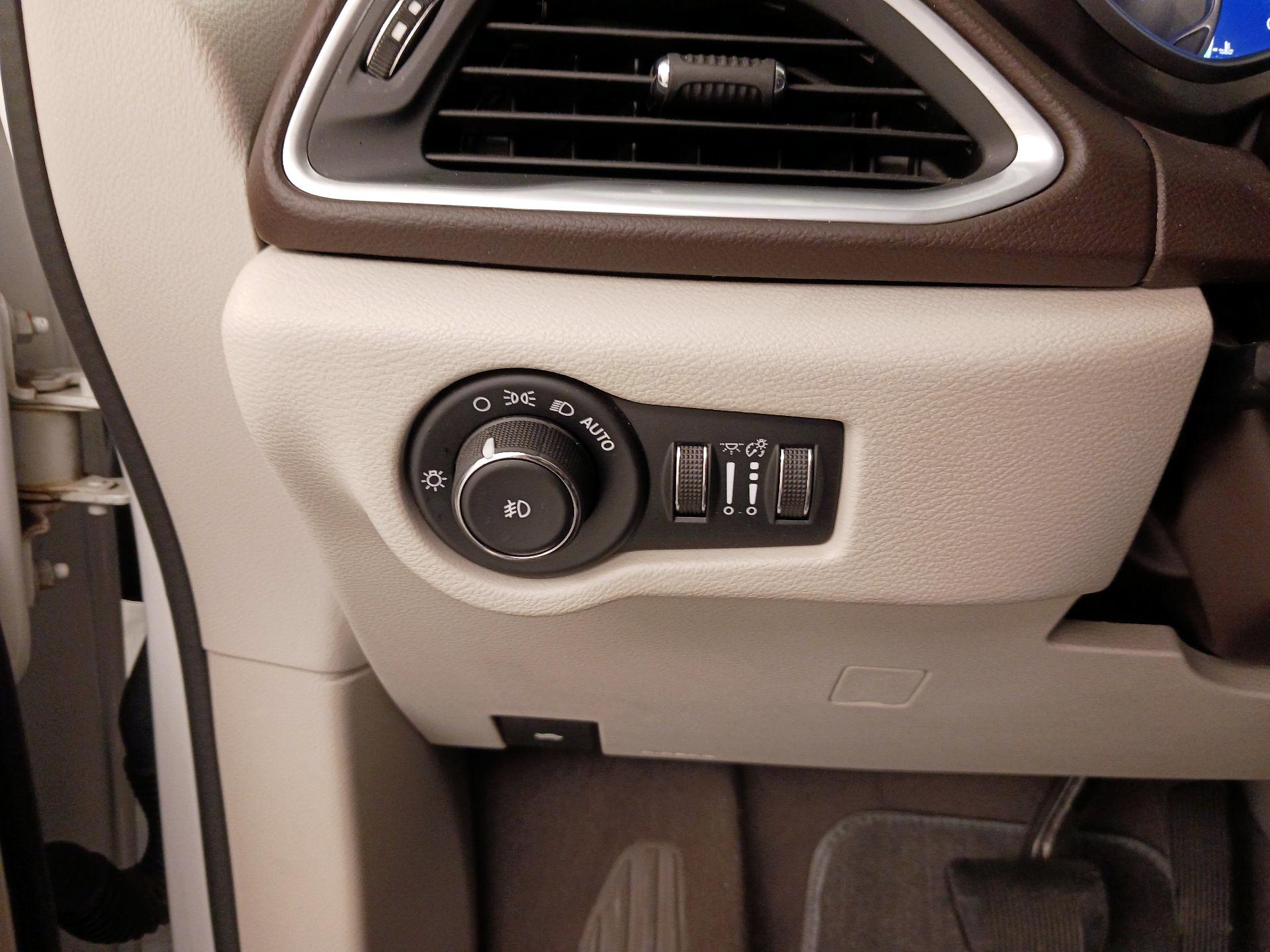 Thumbnail: 2018 Chrysler Pacifica - 13