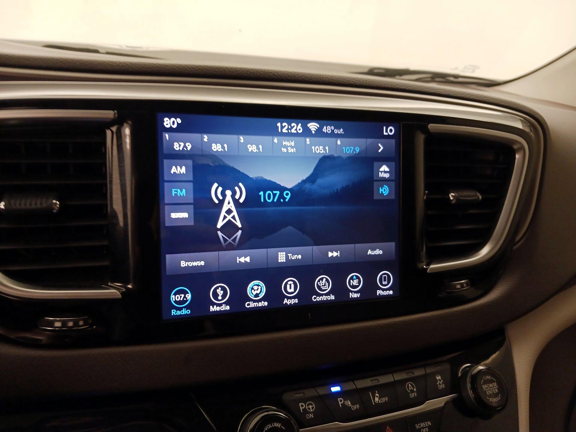 Thumbnail: 2018 Chrysler Pacifica - 16