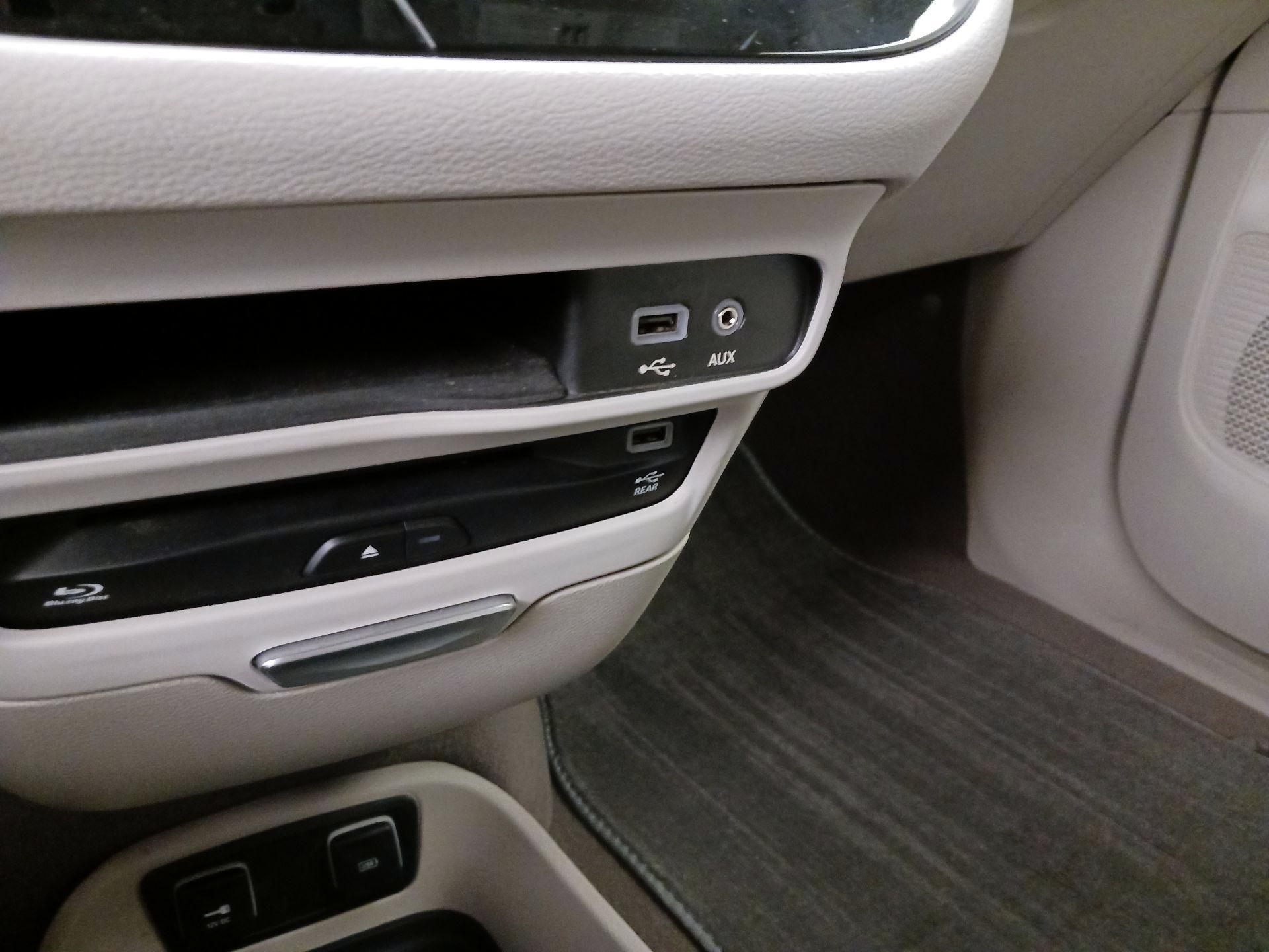 Thumbnail: 2018 Chrysler Pacifica - 19