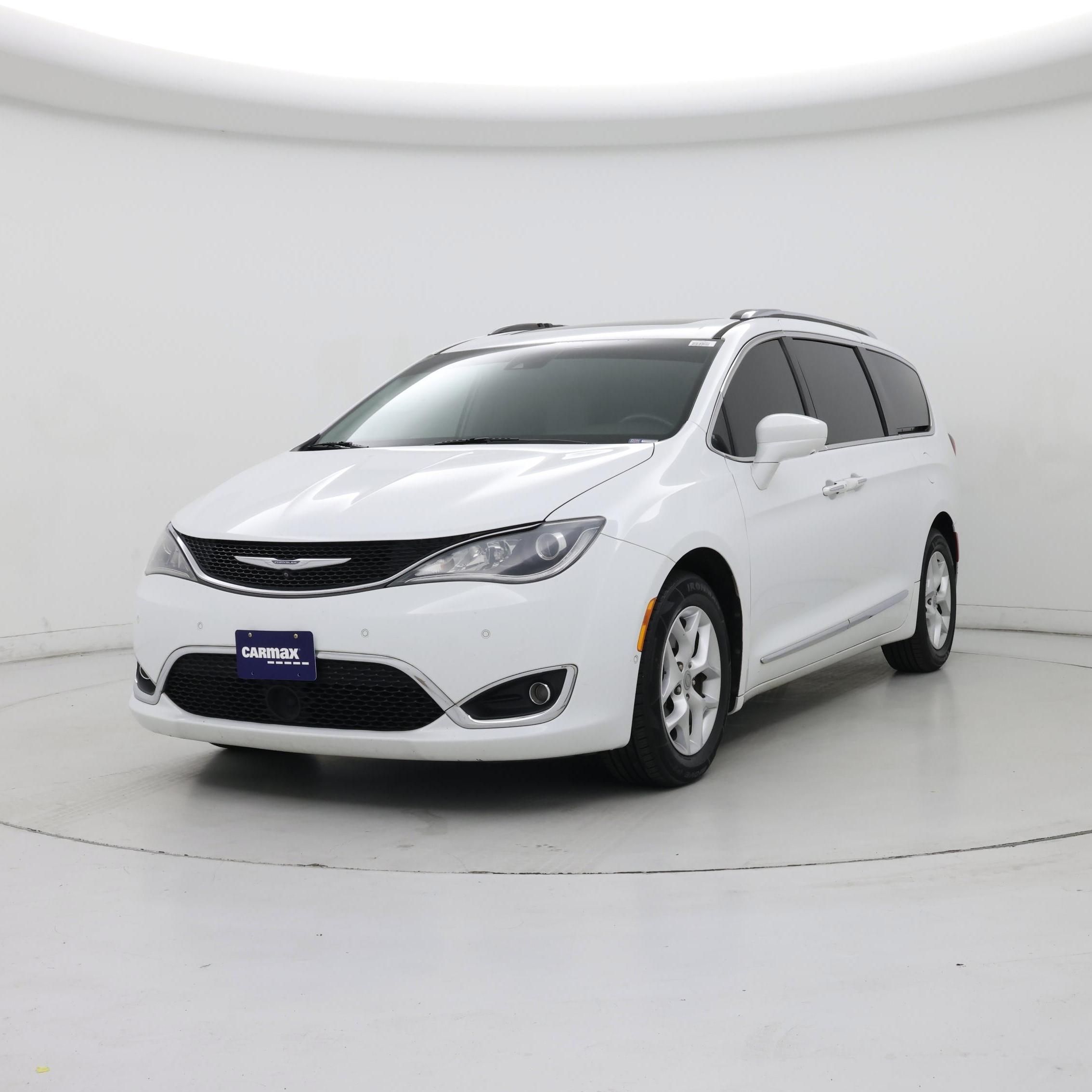 Thumbnail: 2018 Chrysler Pacifica - 4