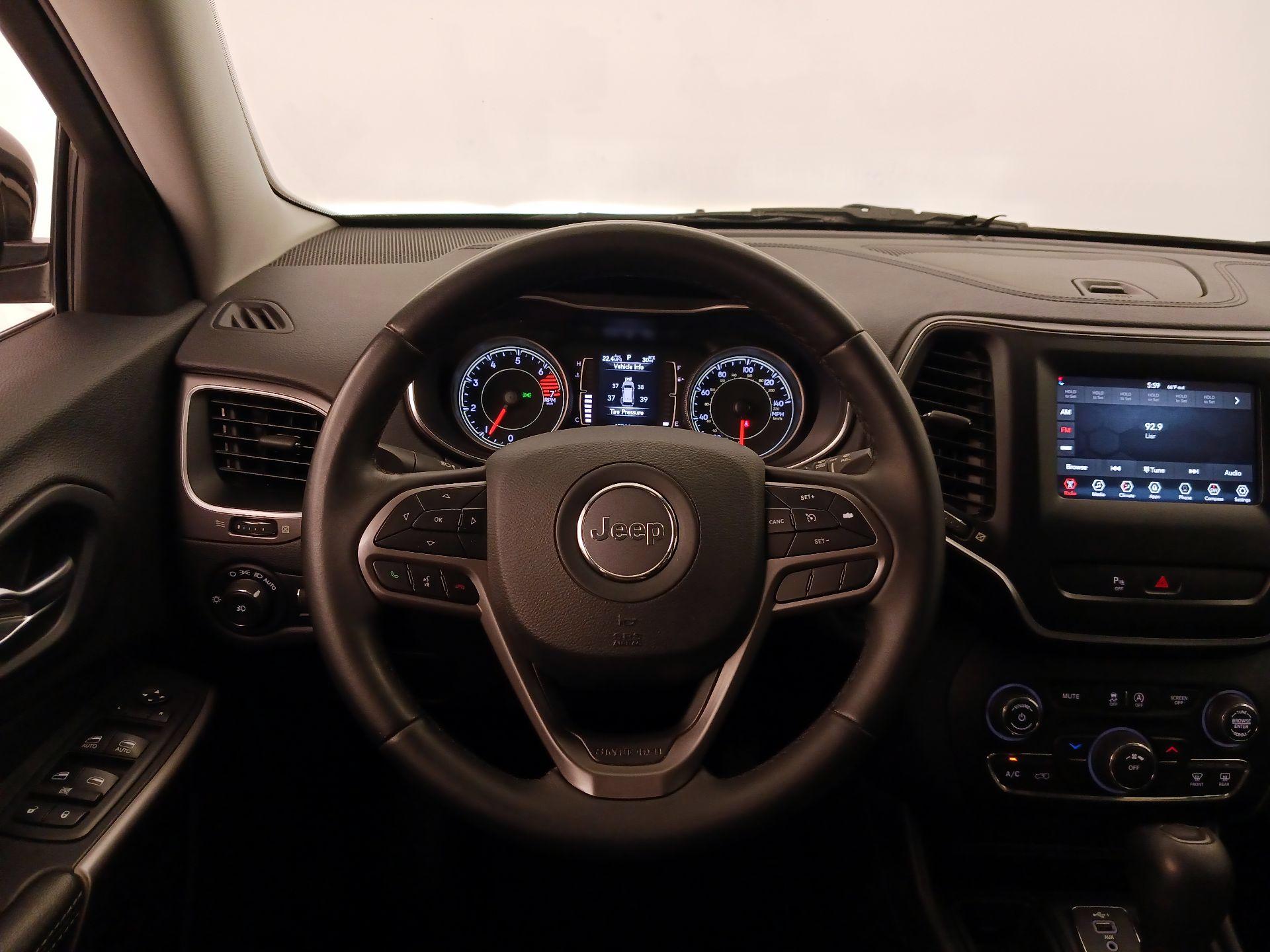 Thumbnail: 2019 Jeep Cherokee - 10