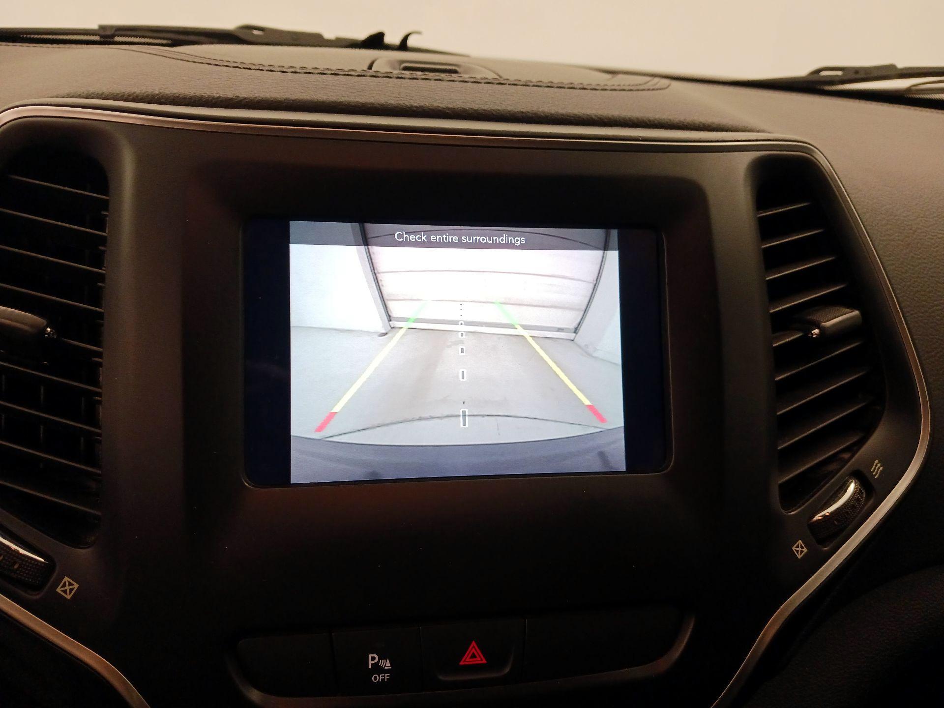 Thumbnail: 2019 Jeep Cherokee - 14