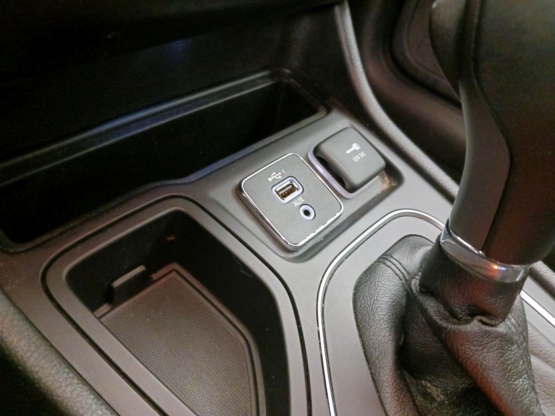 Thumbnail: 2019 Jeep Cherokee - 18