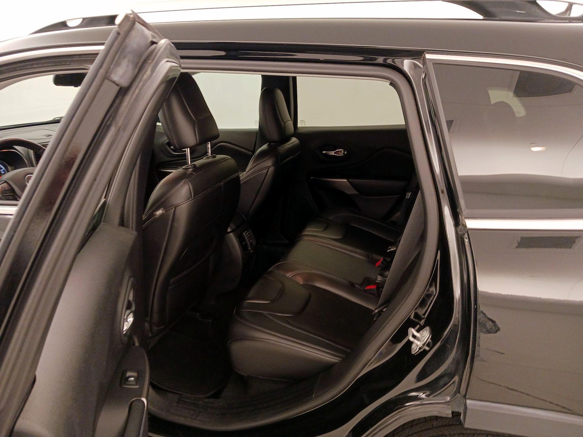 Thumbnail: 2019 Jeep Cherokee - 19