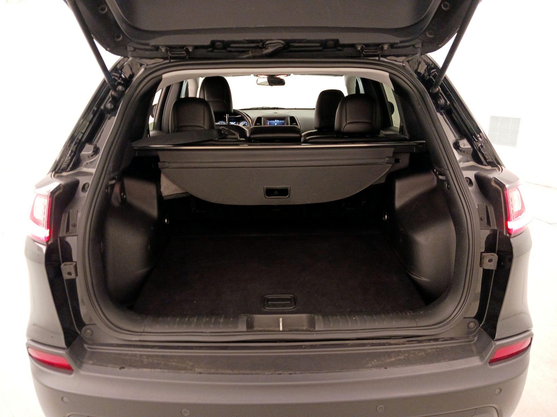 Thumbnail: 2019 Jeep Cherokee - 20