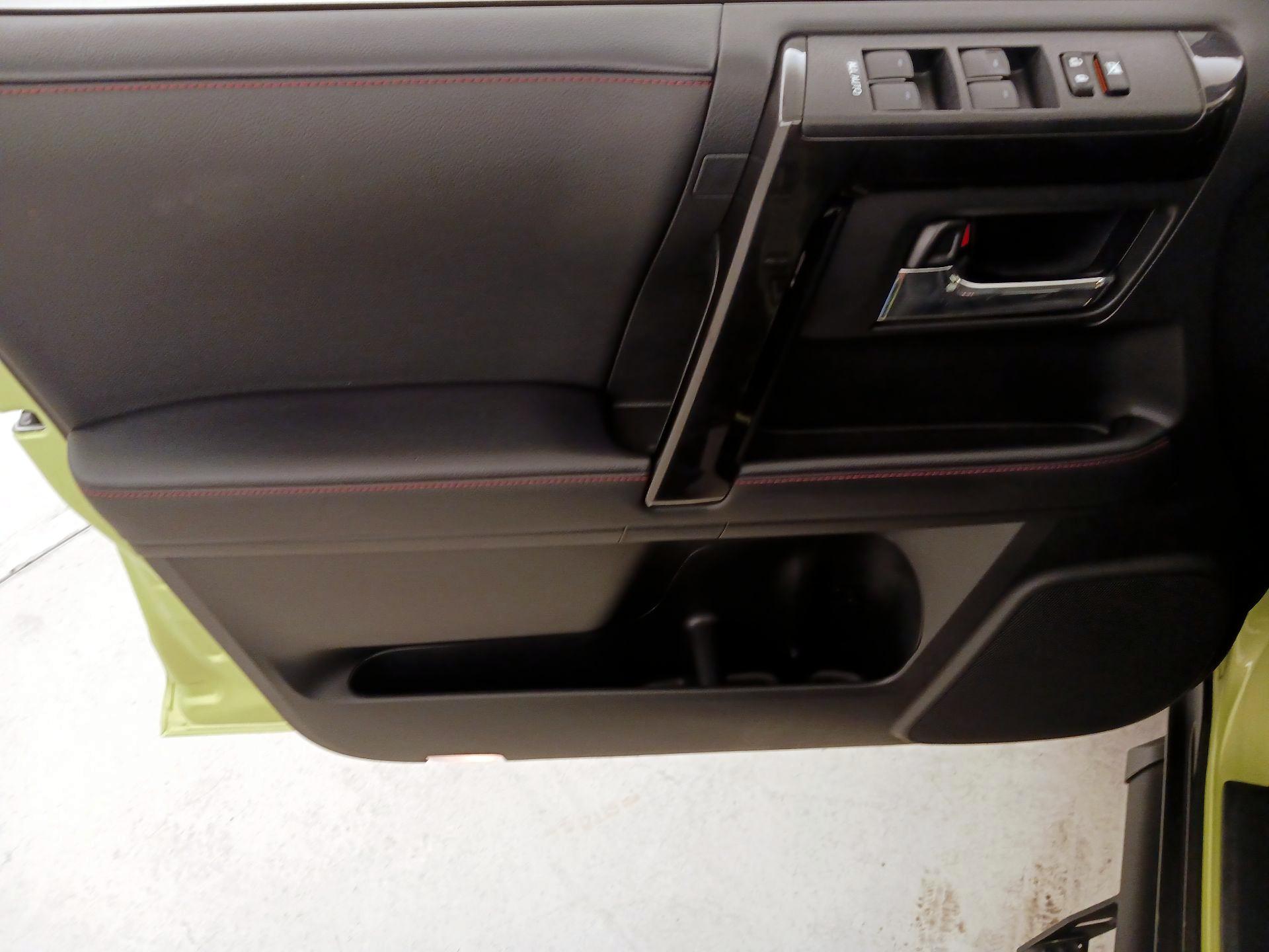 Thumbnail: 2022 Toyota 4Runner - 12