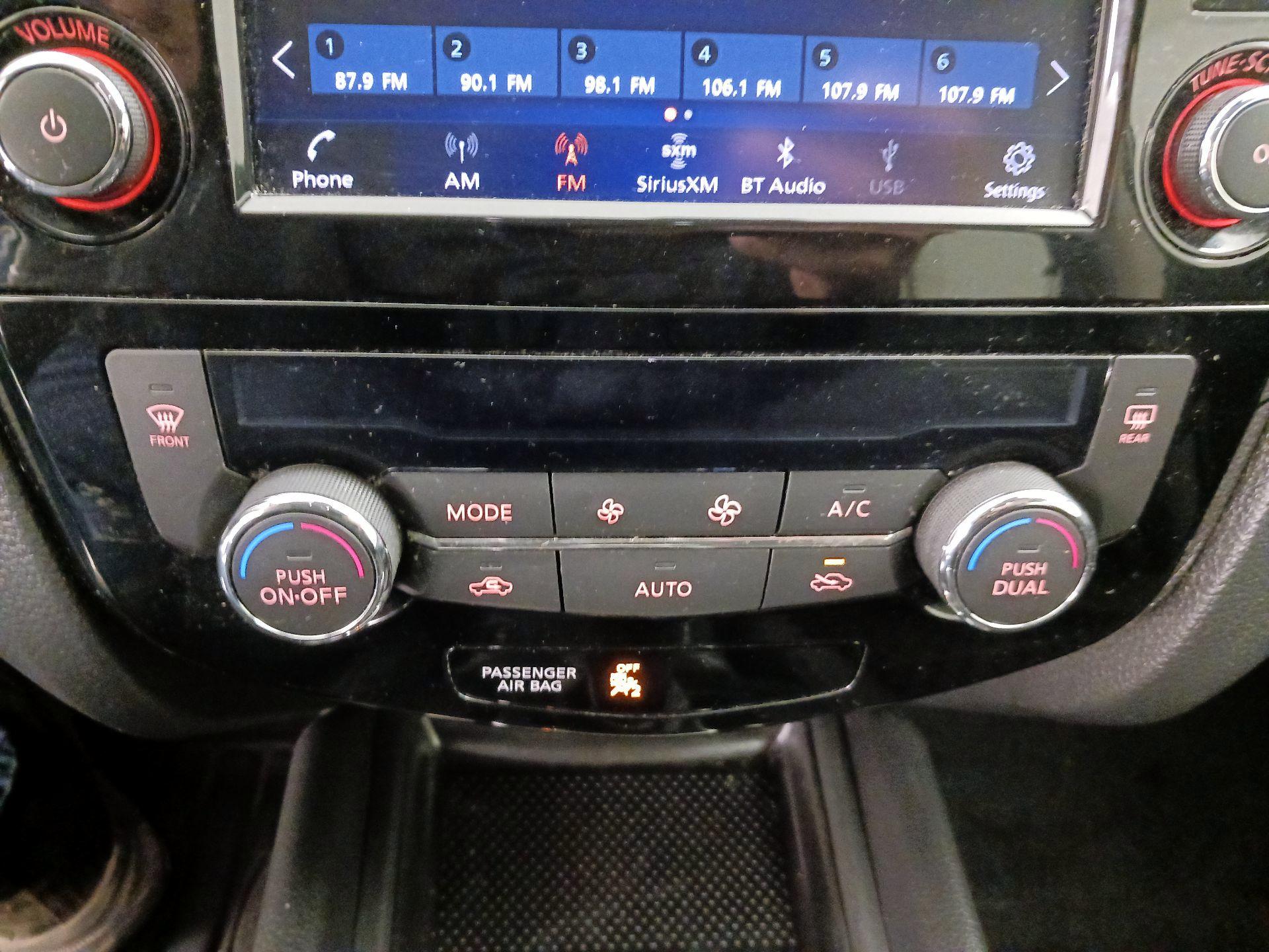 Thumbnail: 2019 Nissan Rogue - 16