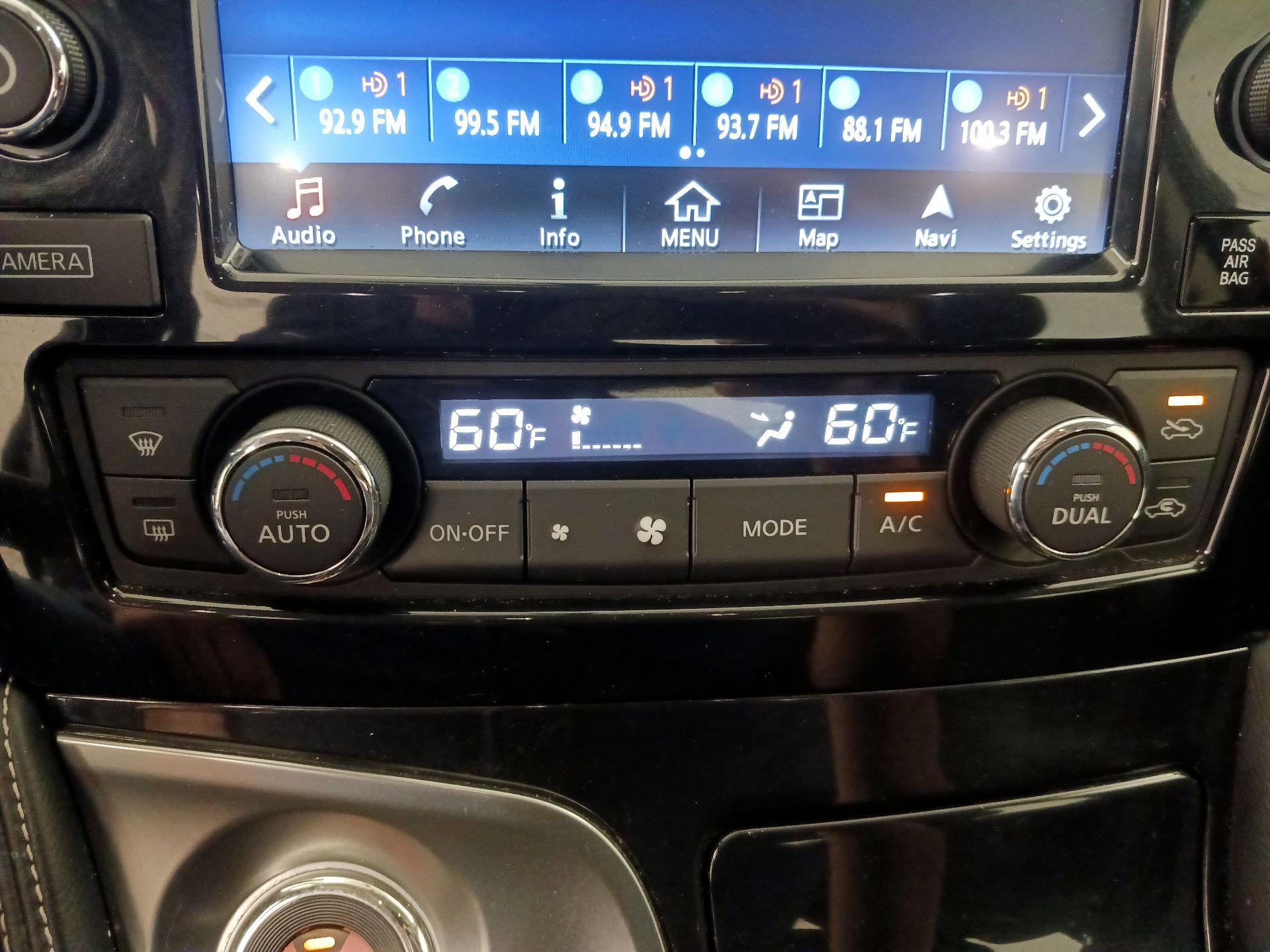 Thumbnail: 2016 Nissan Maxima - 17