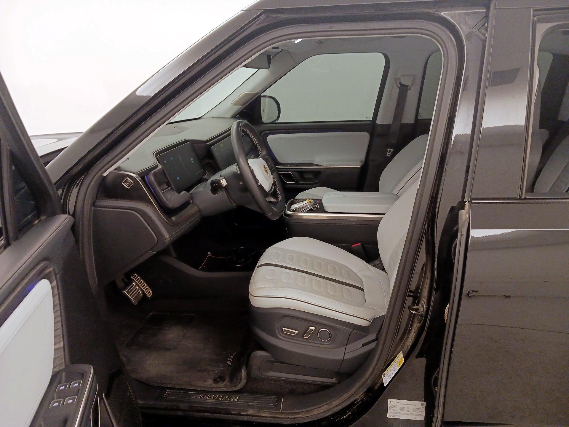 Thumbnail: 2023 Rivian R1T - 11
