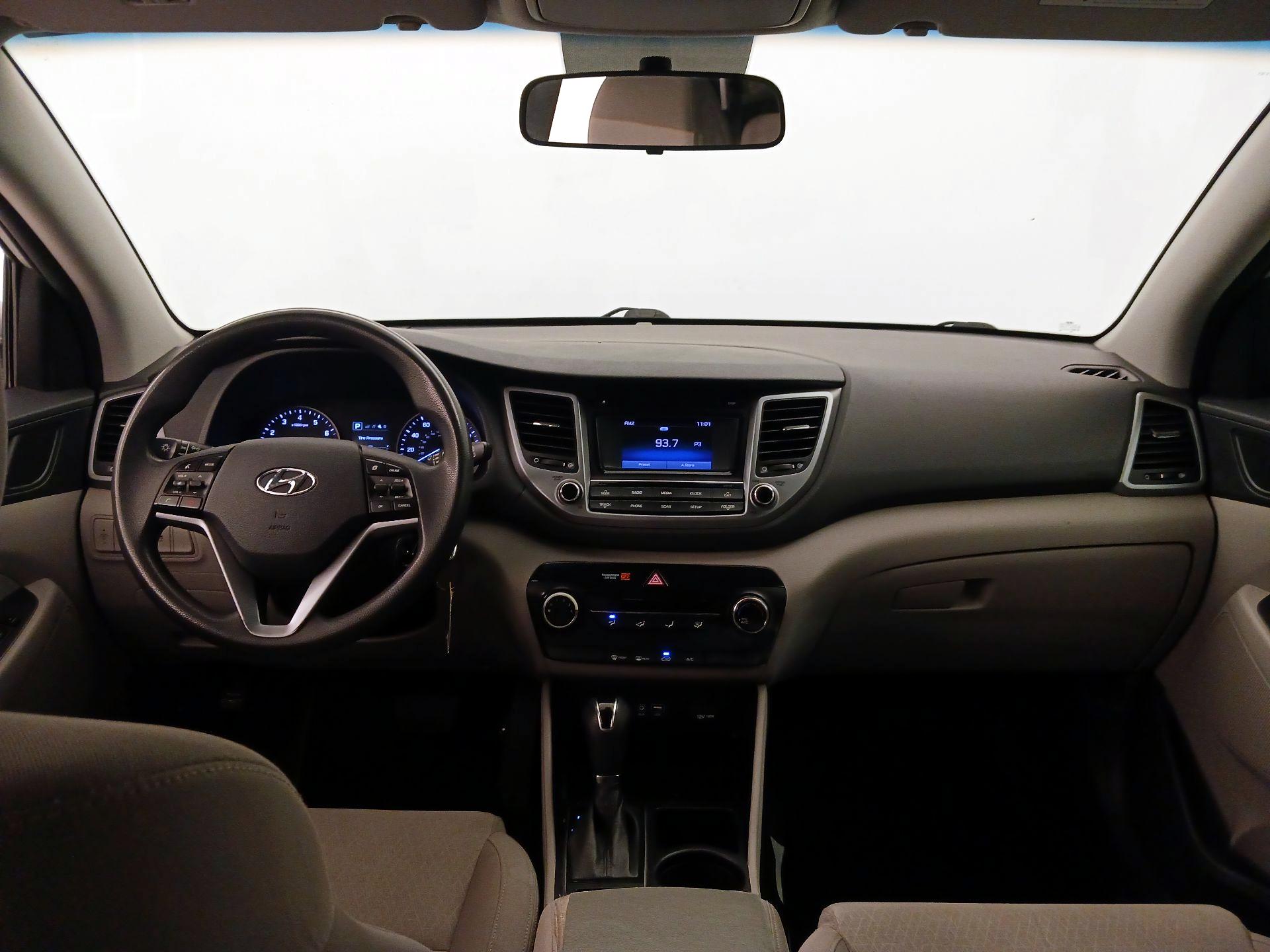 Thumbnail: 2016 Hyundai Tucson - 9