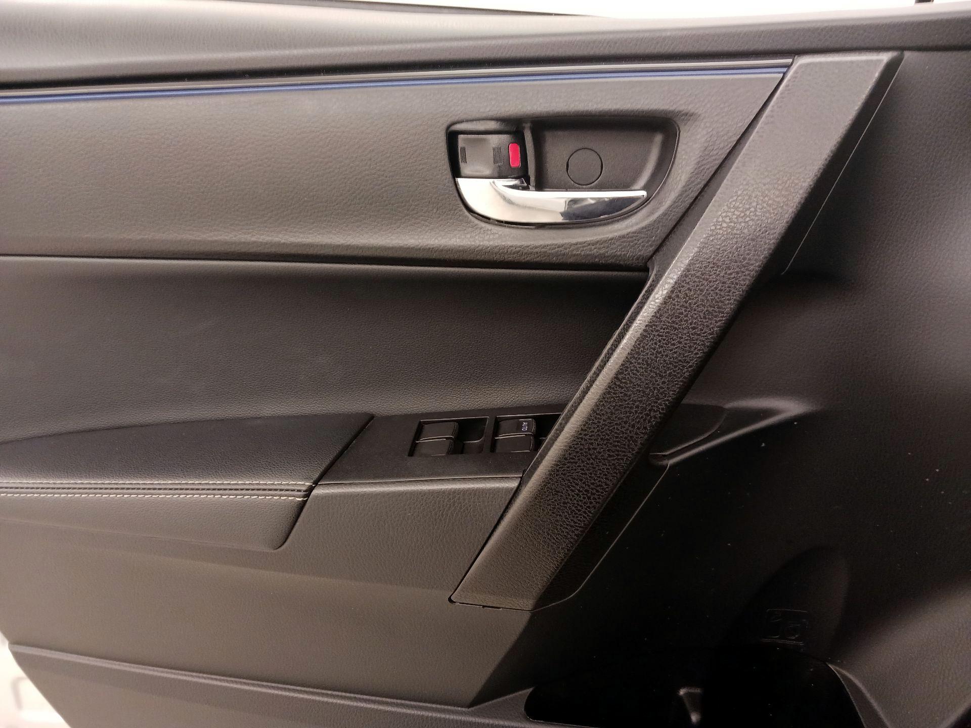 Thumbnail: 2017 Toyota Corolla - 12