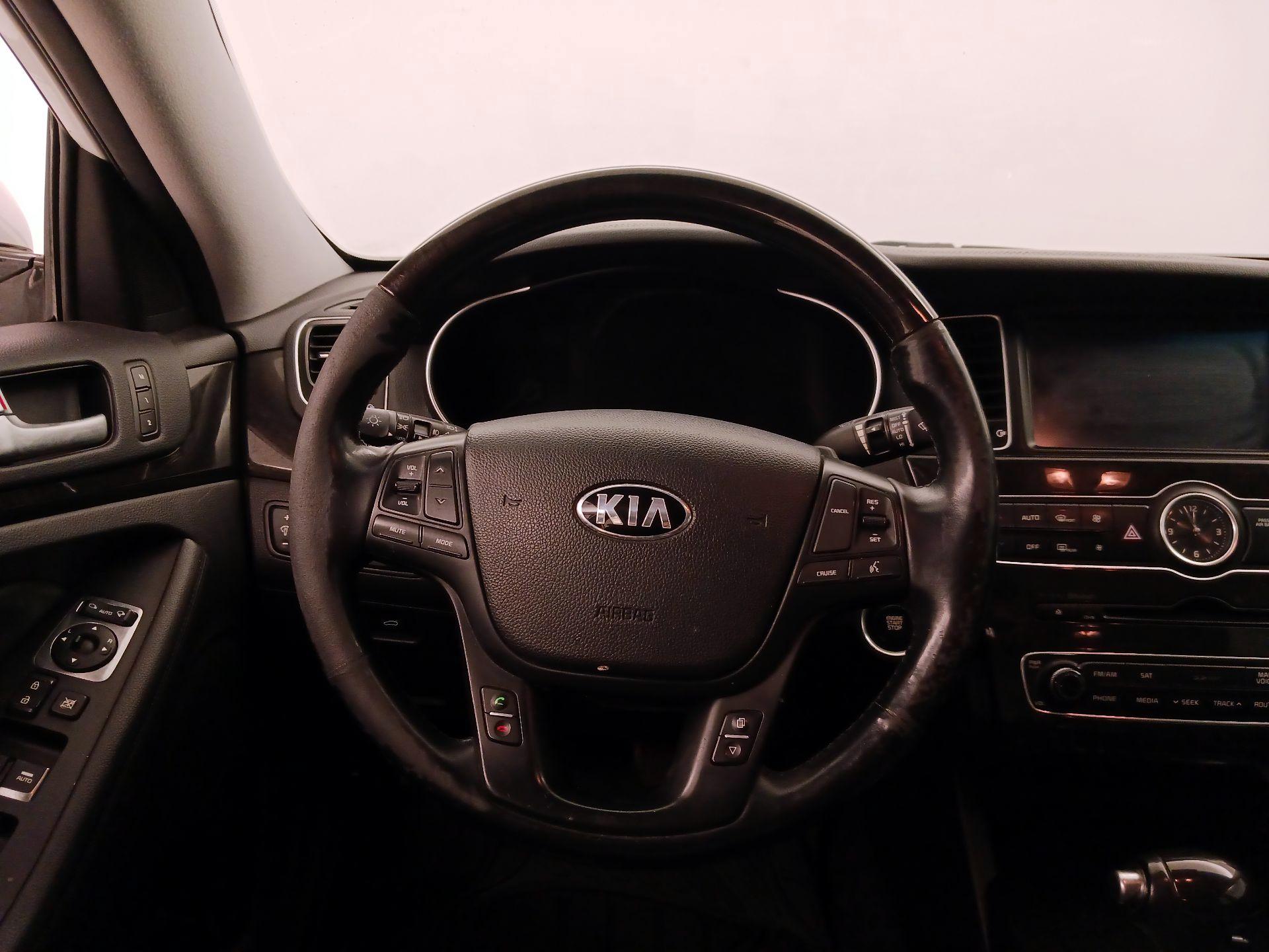 Thumbnail: 2014 Kia Cadenza - 10