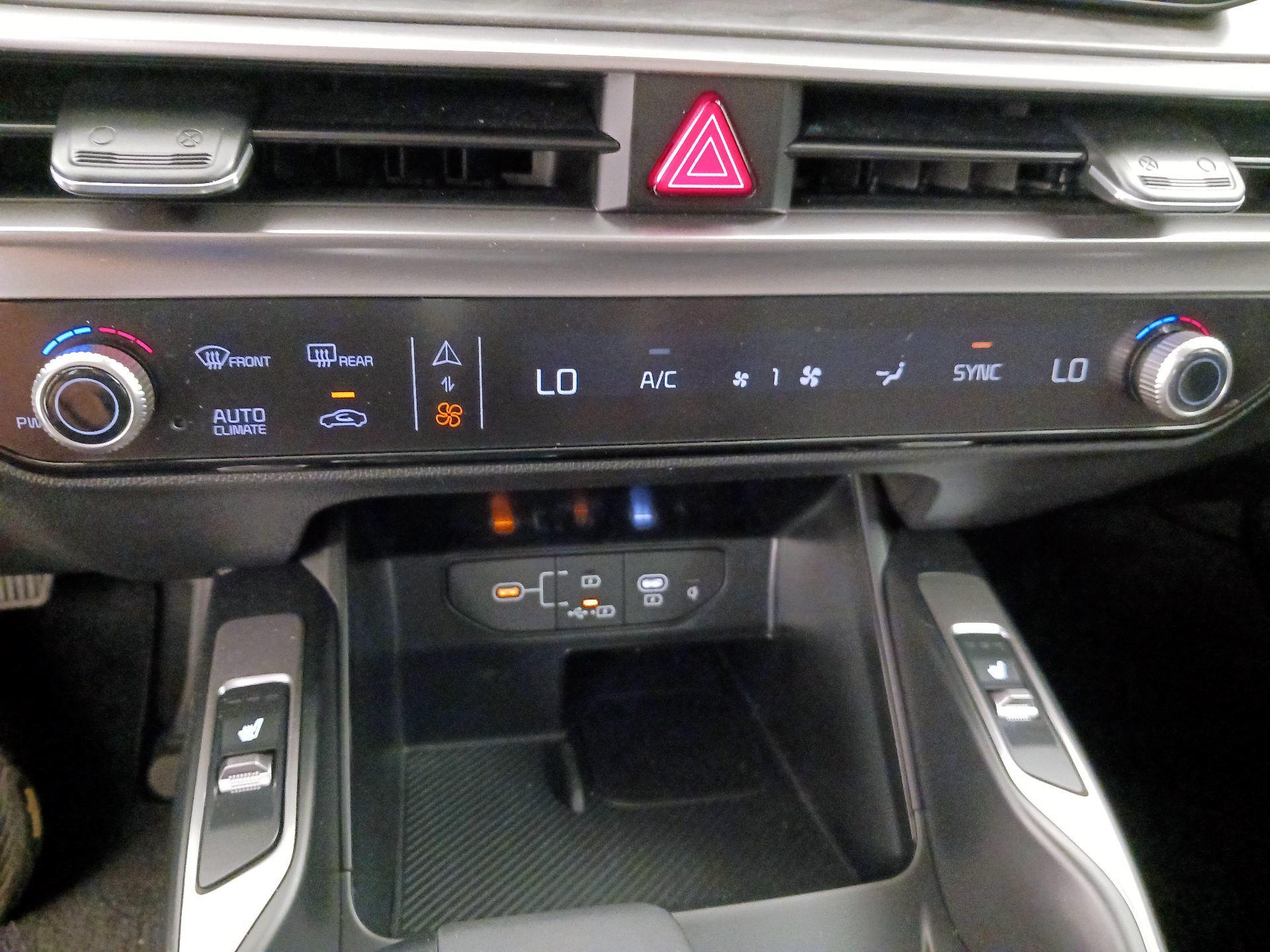 Thumbnail: 2024 Kia Sorento - 17