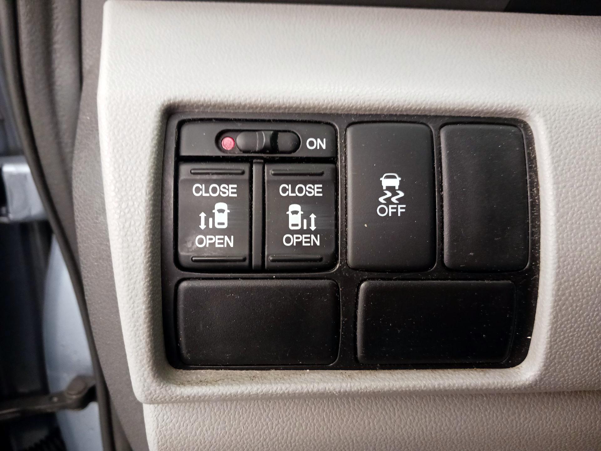 Thumbnail: 2014 Honda Odyssey - 13