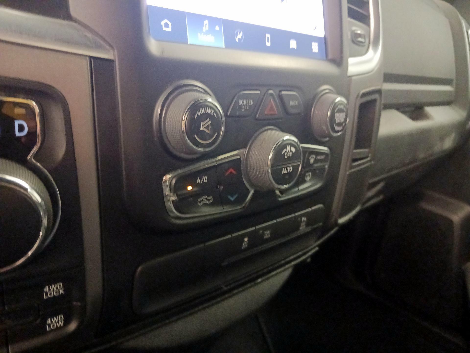 Thumbnail: 2022 RAM 1500 Classic - 16