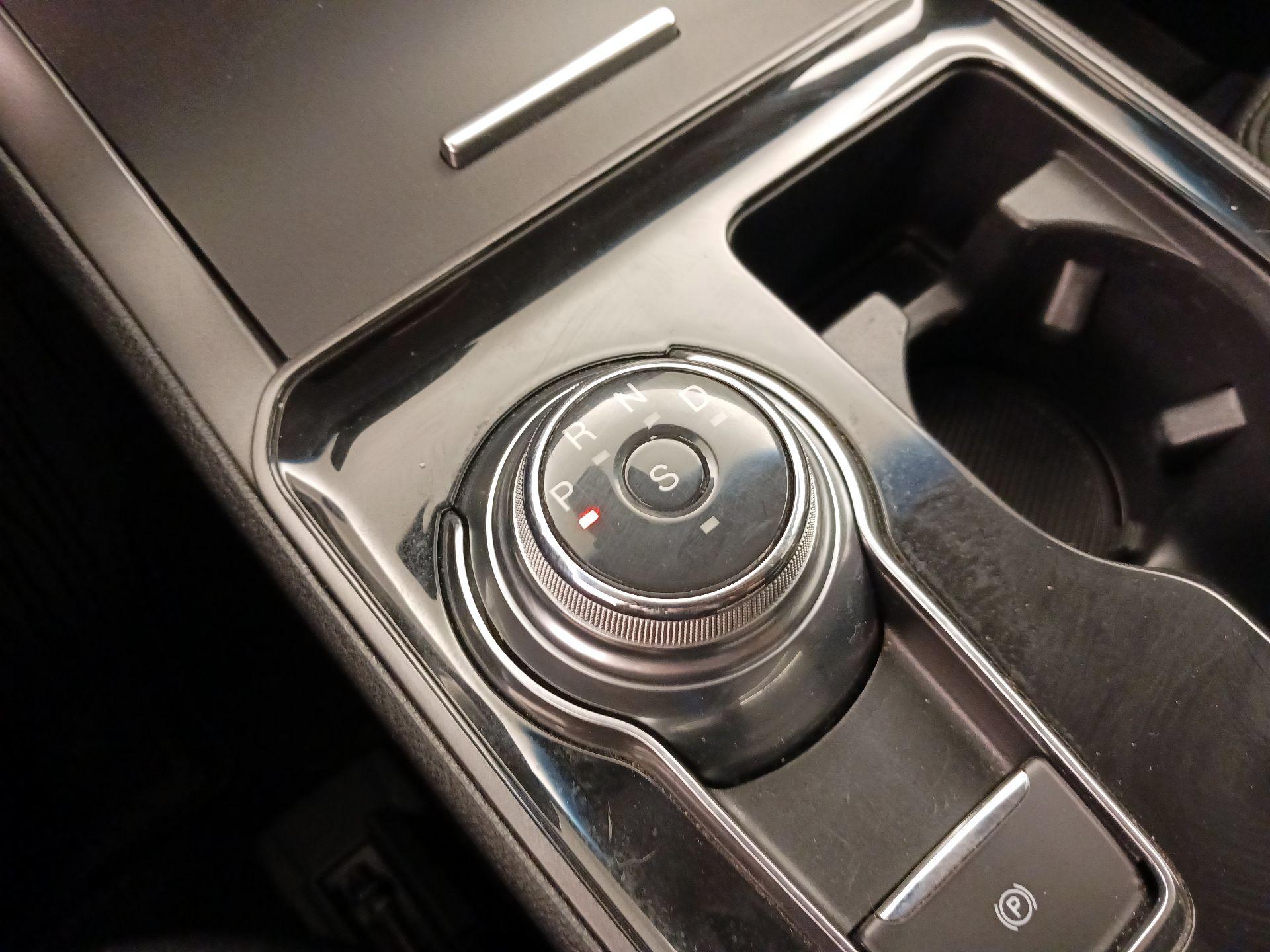 Thumbnail: 2020 Ford Edge - 17