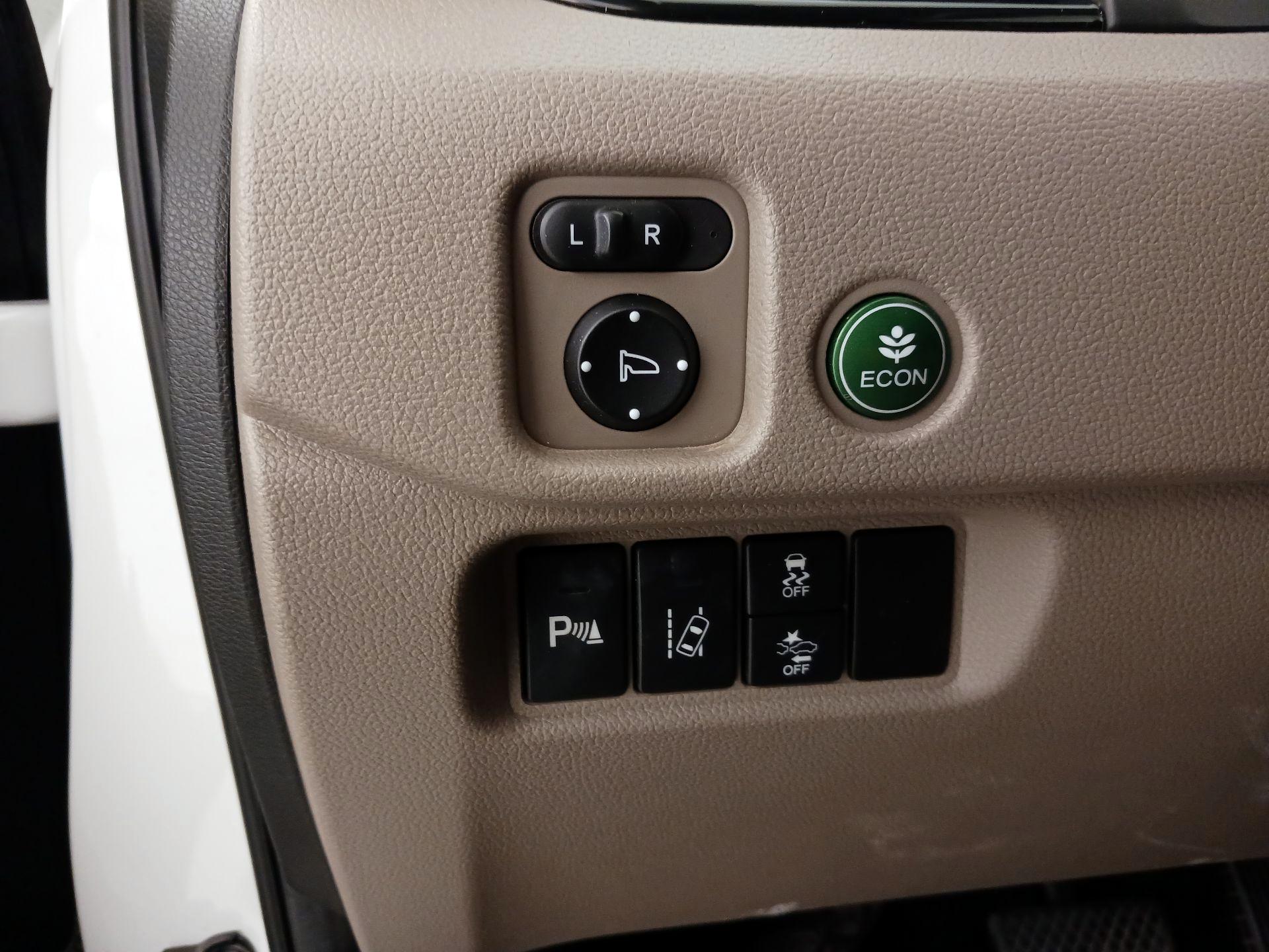 Thumbnail: 2018 Honda Pilot - 13