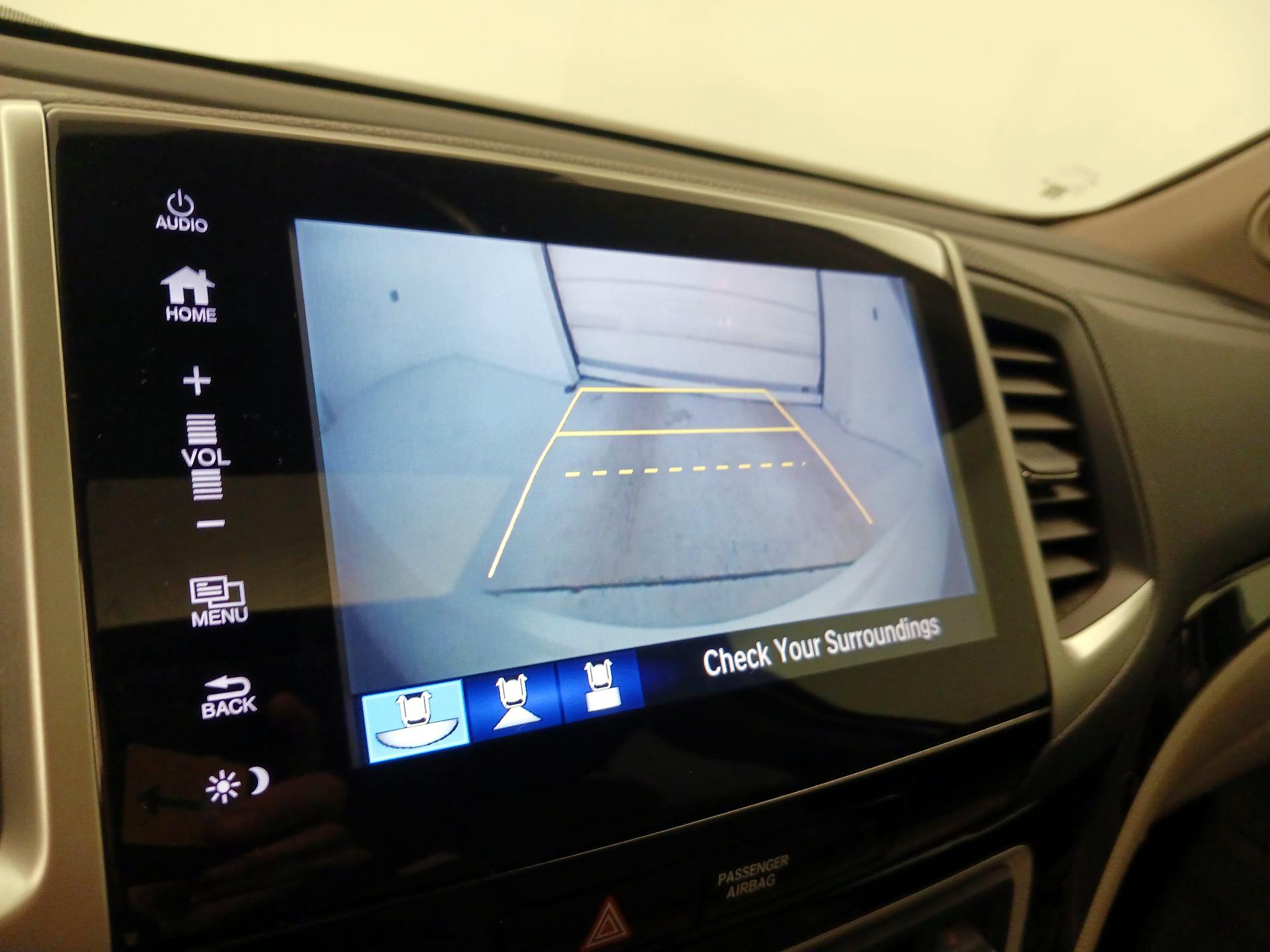 Thumbnail: 2018 Honda Pilot - 15