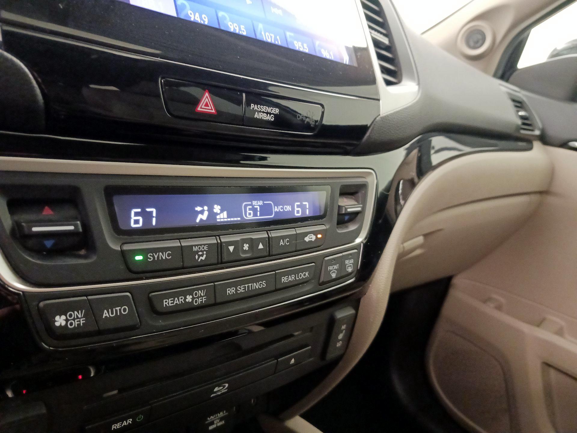 Thumbnail: 2018 Honda Pilot - 17