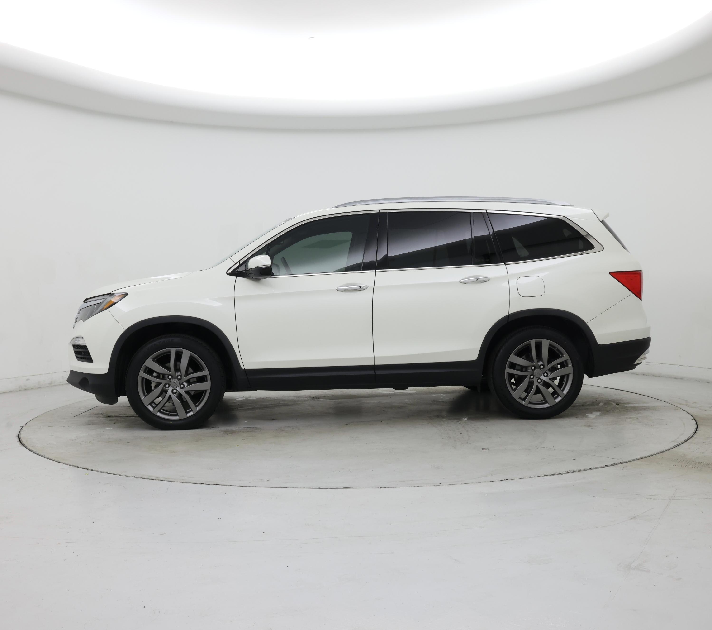 Thumbnail: 2018 Honda Pilot - 3