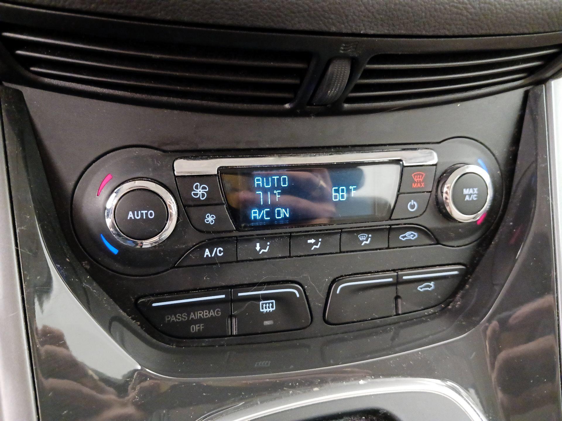 Thumbnail: 2015 Ford C-Max - 15