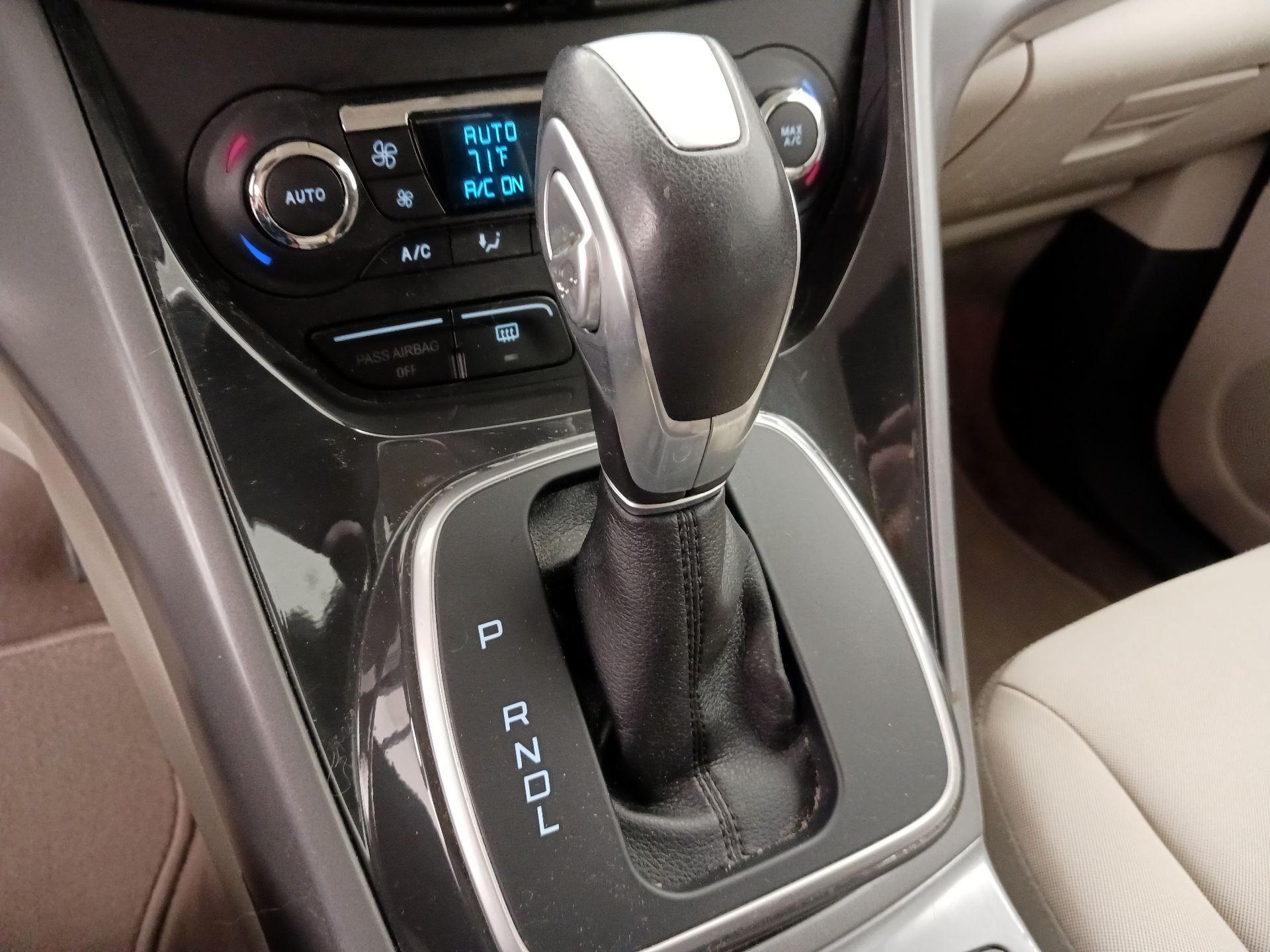 Thumbnail: 2015 Ford C-Max - 16