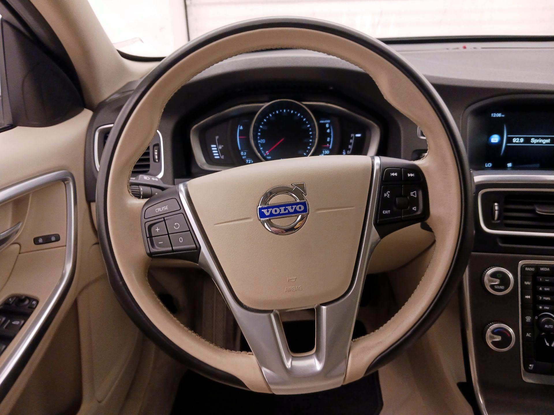 Thumbnail: 2015 Volvo S60 - 10