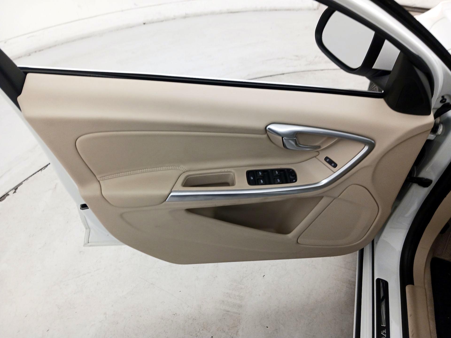 Thumbnail: 2015 Volvo S60 - 12