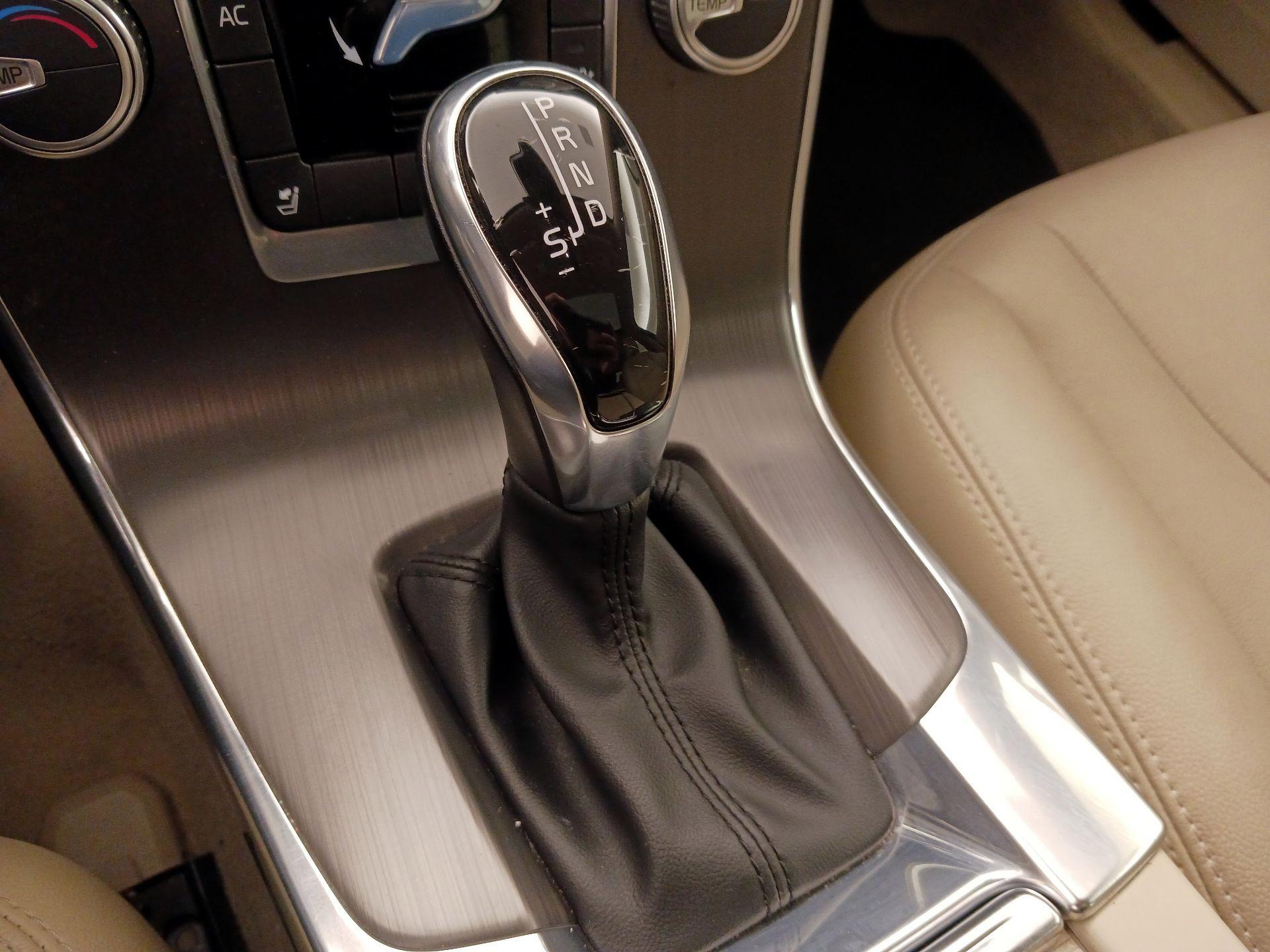 Thumbnail: 2015 Volvo S60 - 17