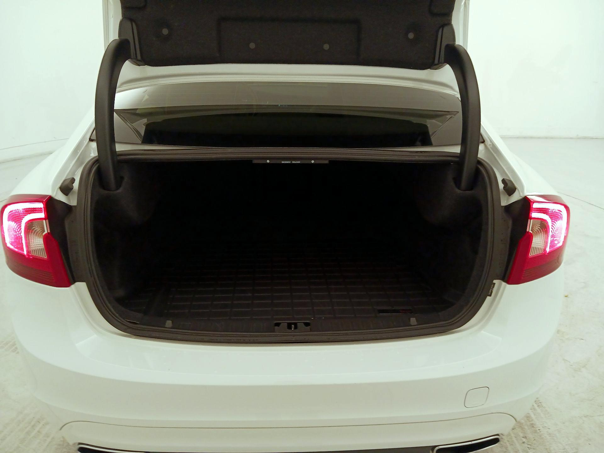 Thumbnail: 2015 Volvo S60 - 20