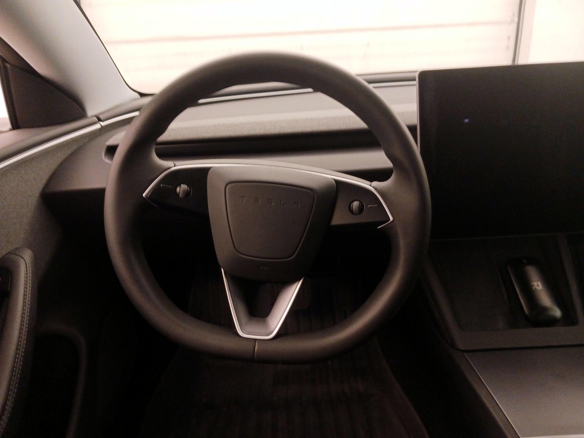 Thumbnail: 2025 Tesla Model 3 - 10